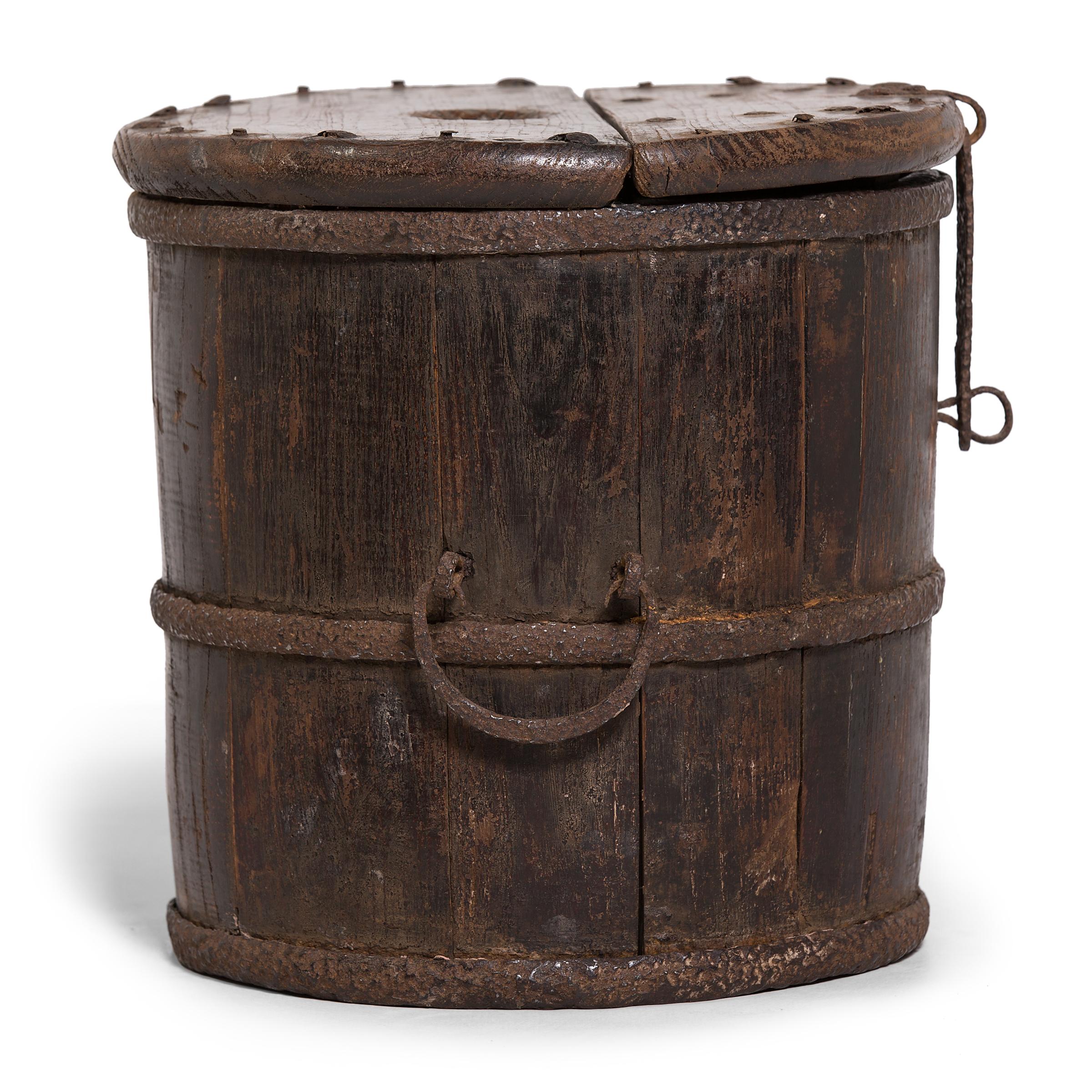 Chinese Merchant's Coin Barrel, c. 1800 In Good Condition In Chicago, IL