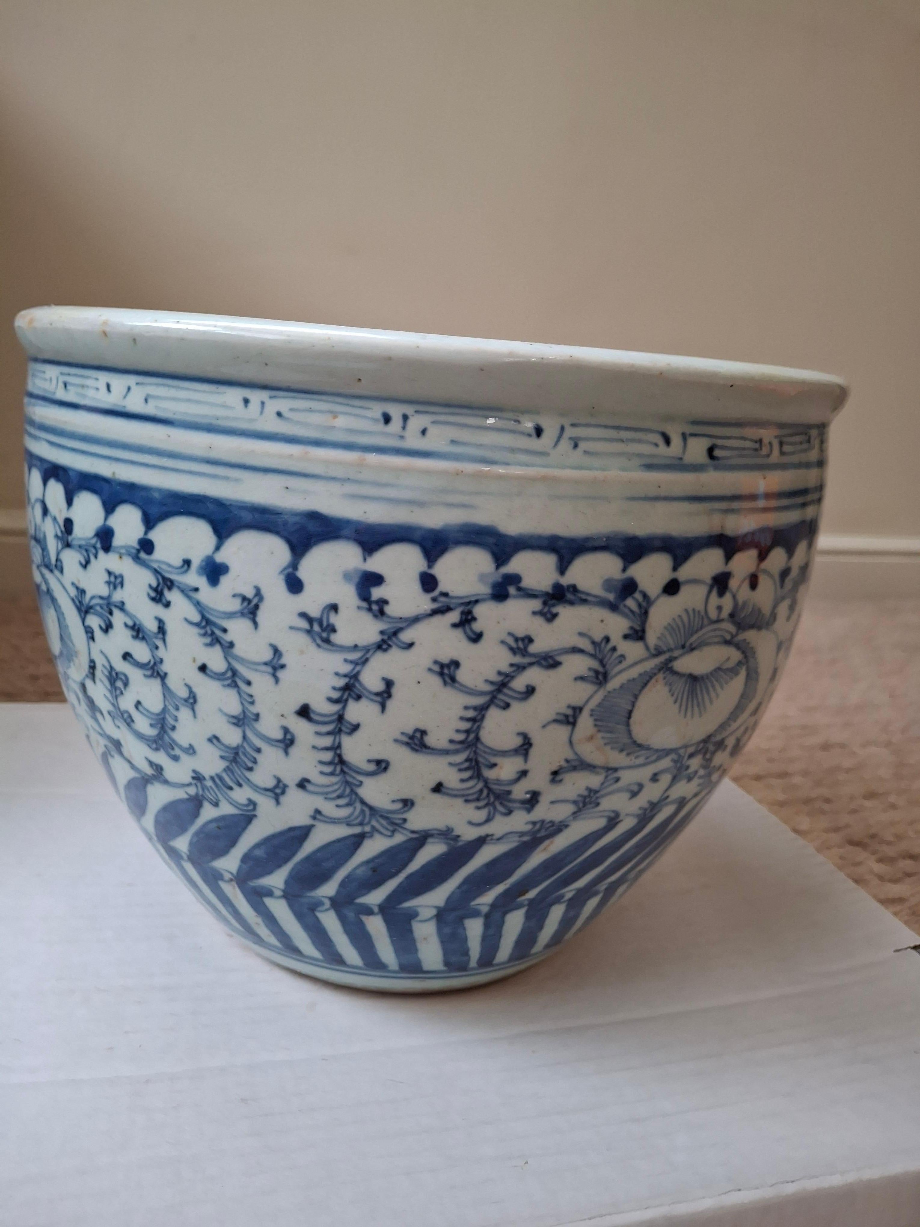 Porcellana Jardiniere in porcellana blu e bianca Ming Ming del XIX secolo in vendita