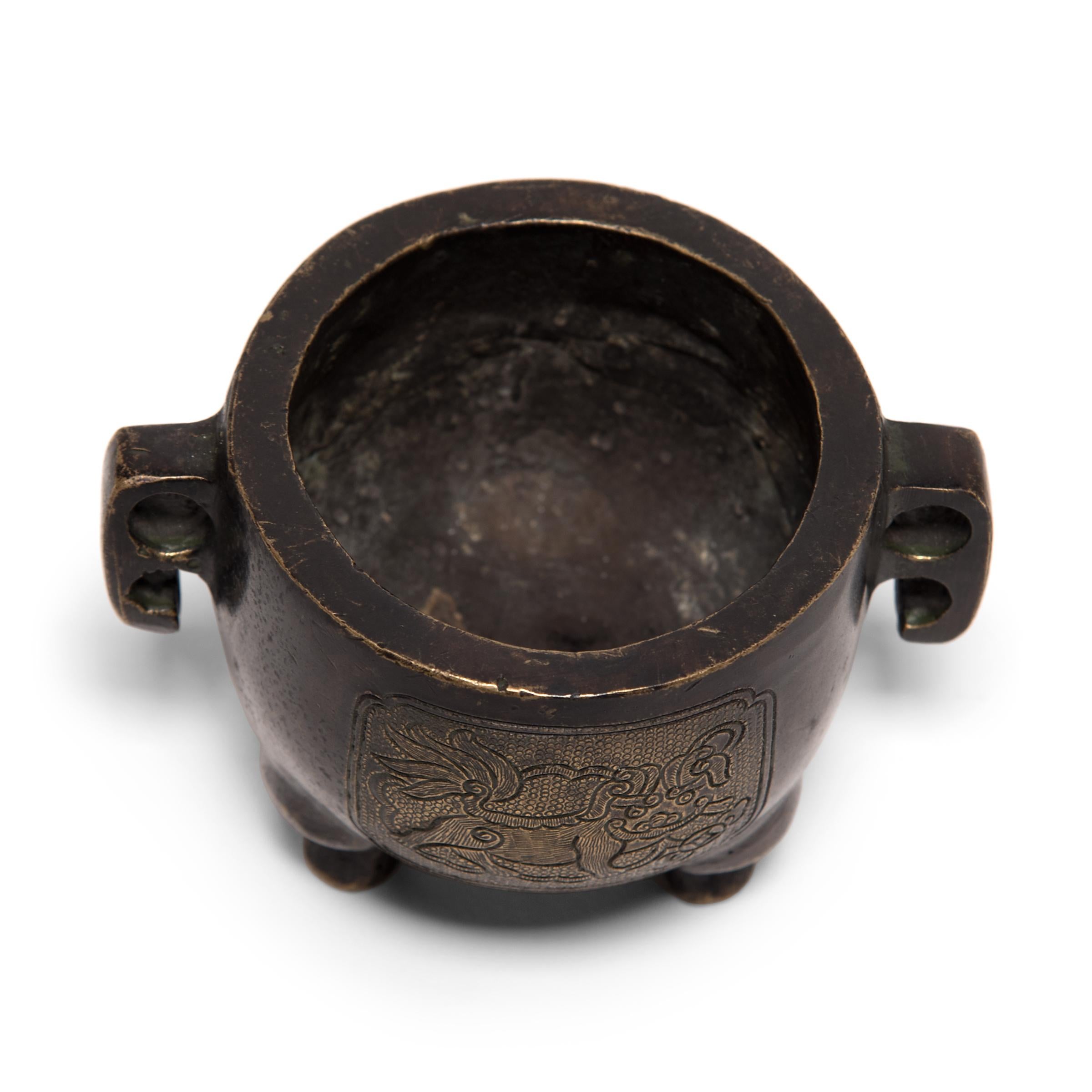 19th Century Chinese Miniature Bronze Incense Bowl In Good Condition In Chicago, IL