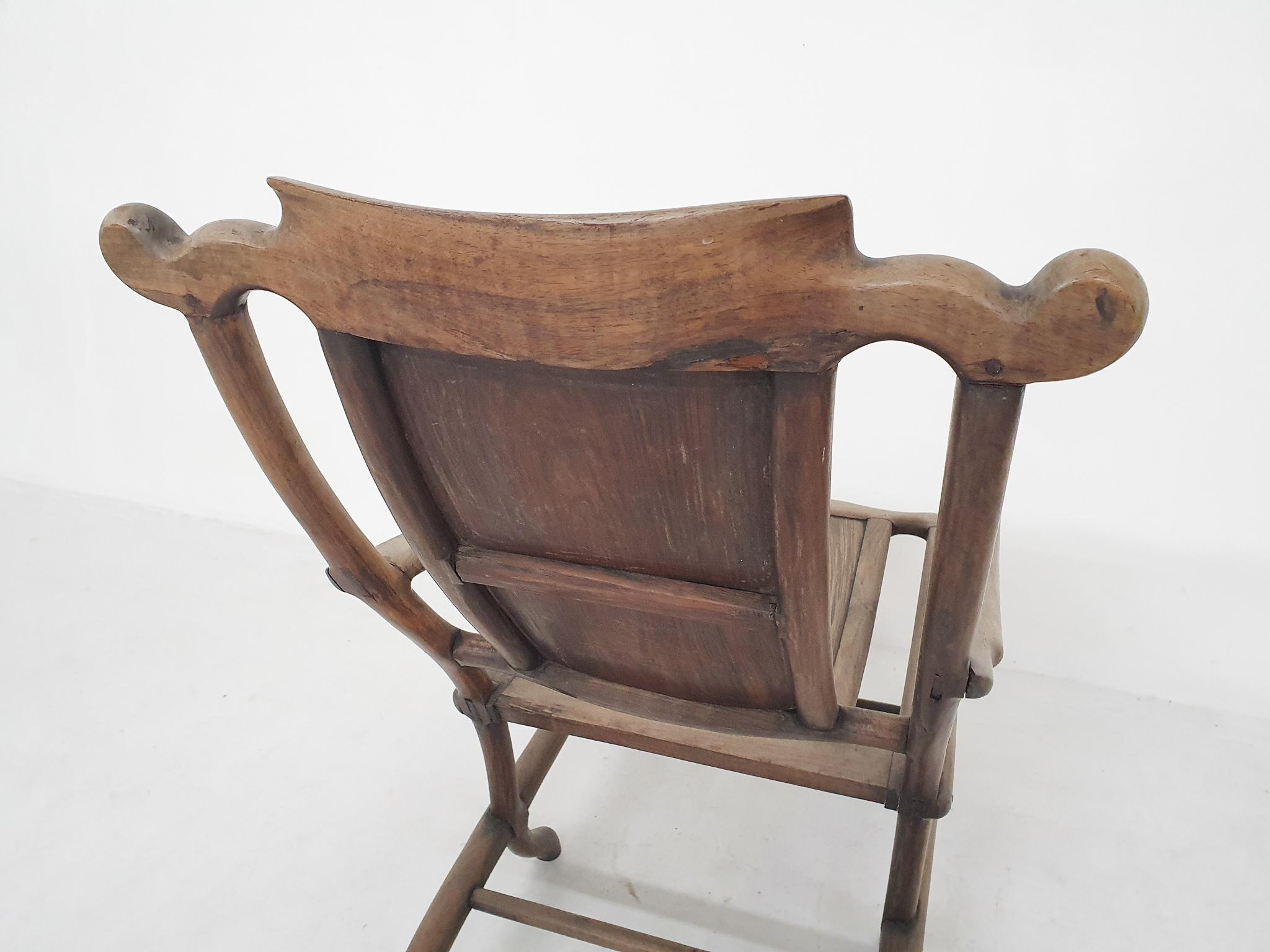 19th Century Chinese Moon Gazer Lounge Chair in Solid Wood For Sale 6