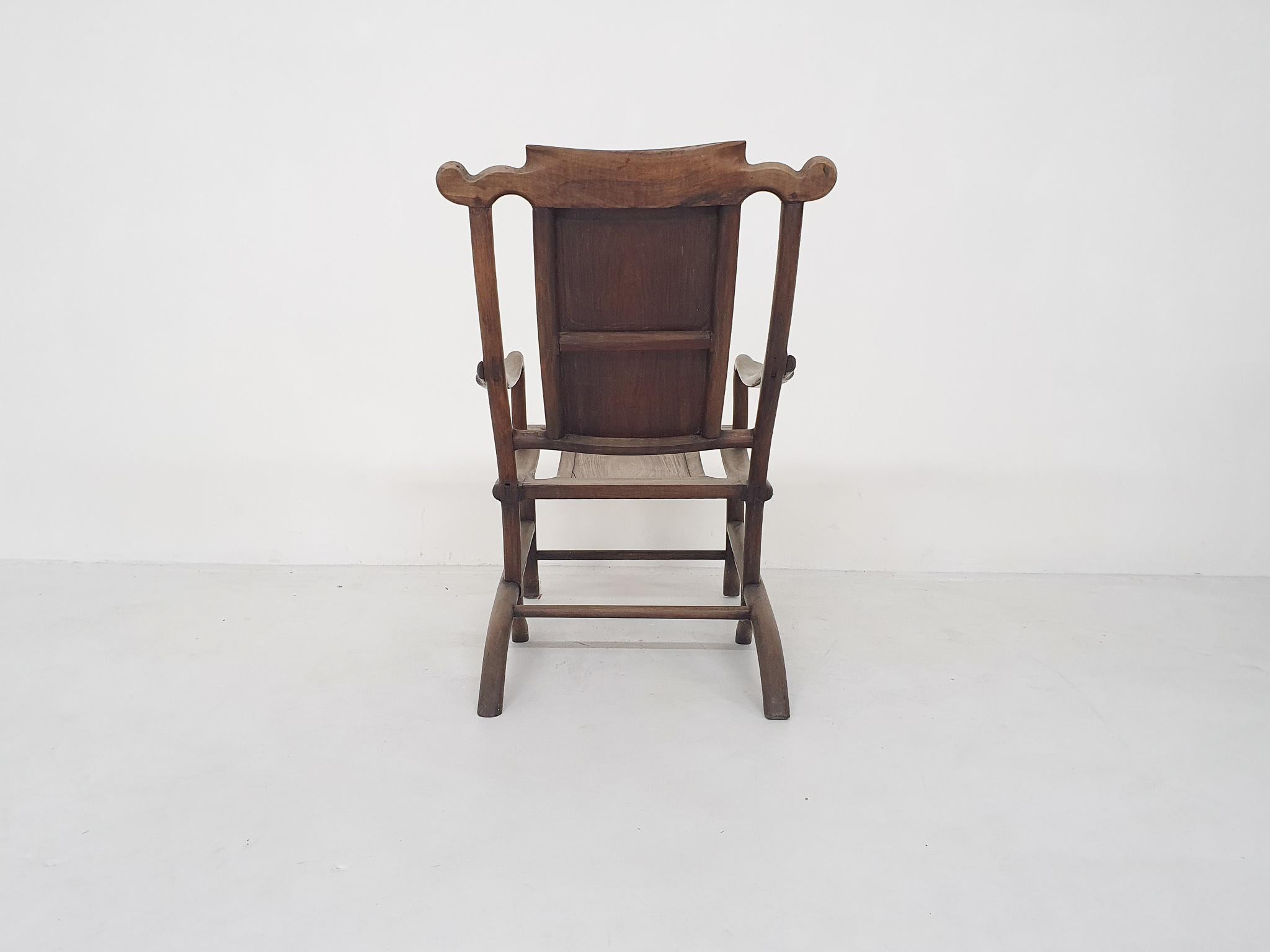 Mid-Century Modern 19th Century Chinese Moon Gazer Lounge Chair in Solid Wood For Sale