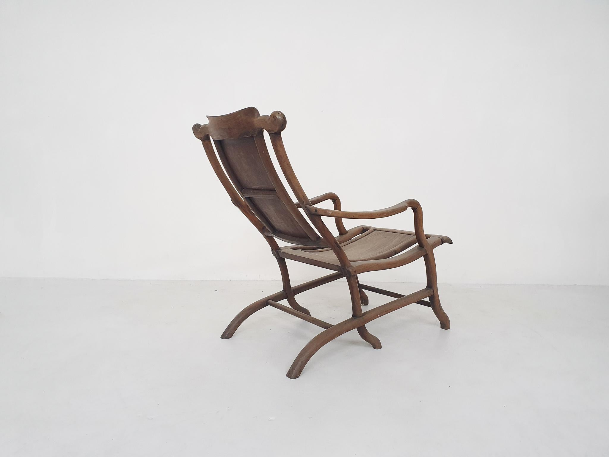 19th Century Chinese Moon Gazer Lounge Chair in Solid Wood In Good Condition For Sale In Amsterdam, NL