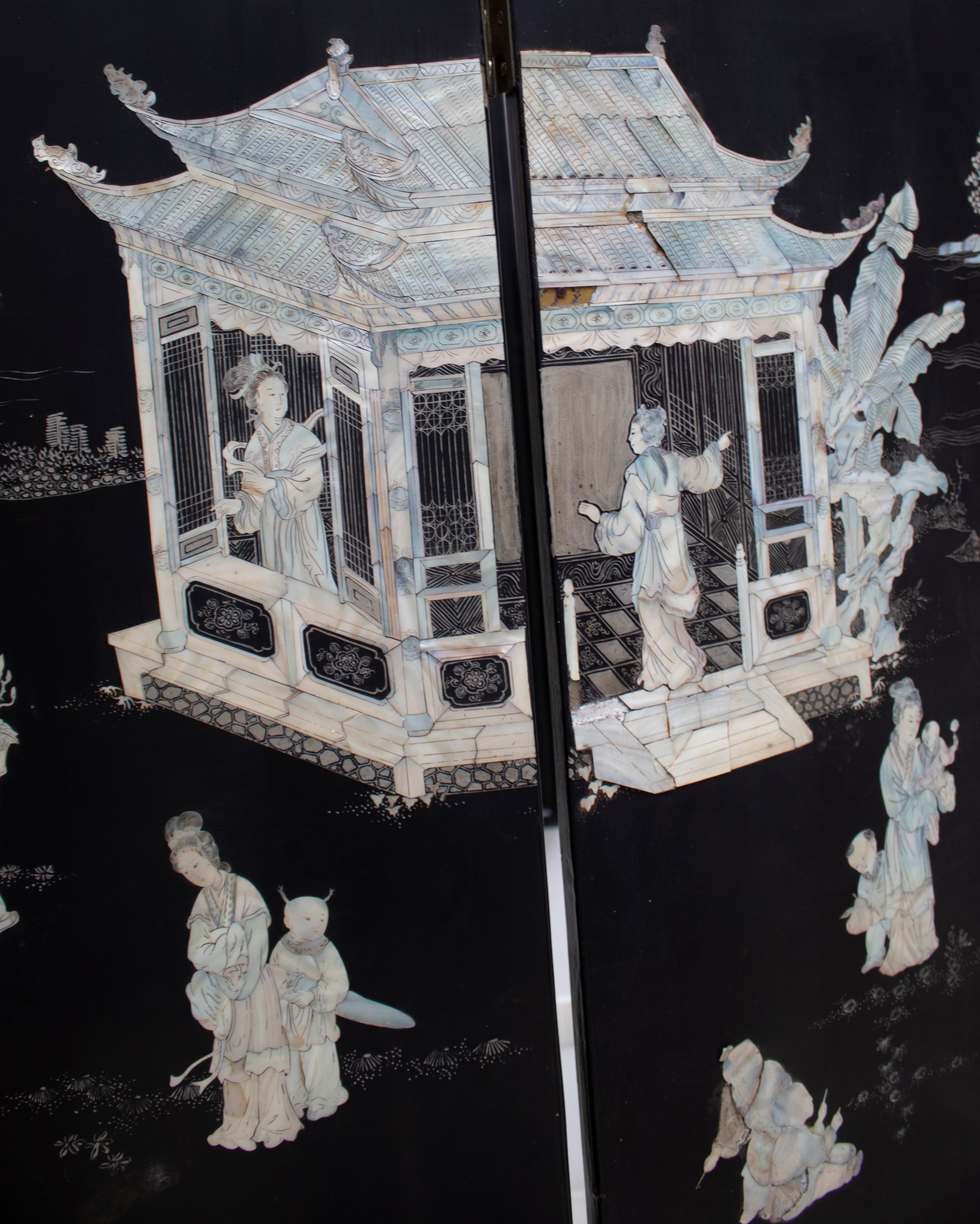 20th Century Chinese Mother of Pearl Inlay 4-Panel Folding Screen In Good Condition In Marbella, ES