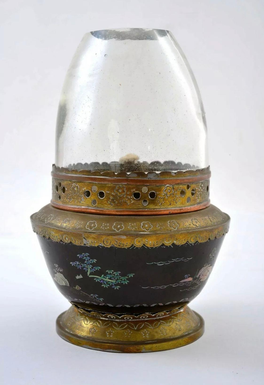 Qing 19th Century Chinese Mother of Pearl Inlay Lac Burgaute Lacquer Bowl Opium Lamp For Sale