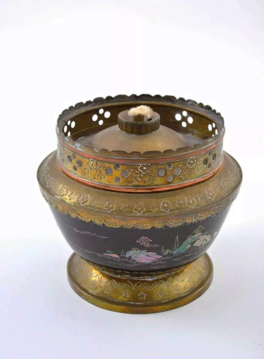 Lacquered 19th Century Chinese Mother of Pearl Inlay Lac Burgaute Lacquer Bowl Opium Lamp For Sale