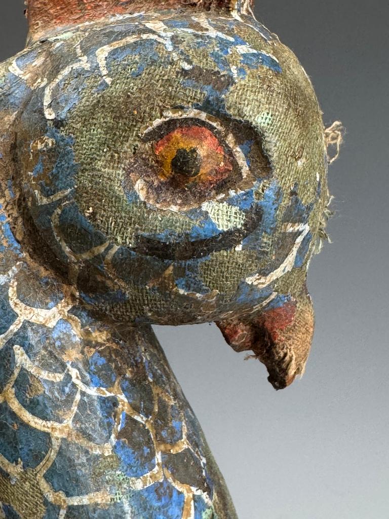 Sculpture chinoise du 19e siècle représentant un animal mythique - Coq, cheval et queue de dragon État moyen - En vente à Lincoln, GB