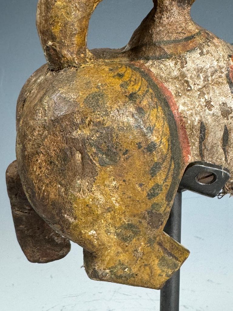 Sculpture chinoise du 19e siècle représentant un animal mythique - Coq, cheval et queue de dragon en vente 1