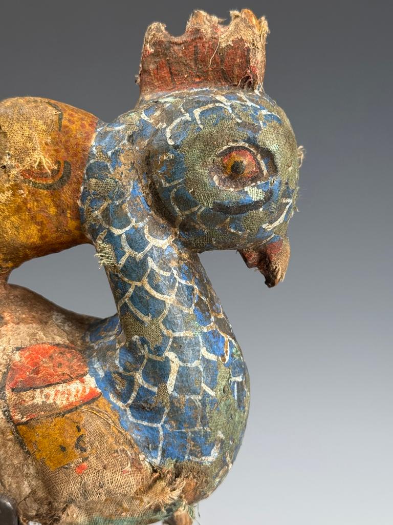 Sculpture chinoise du 19e siècle représentant un animal mythique - Coq, cheval et queue de dragon en vente 4