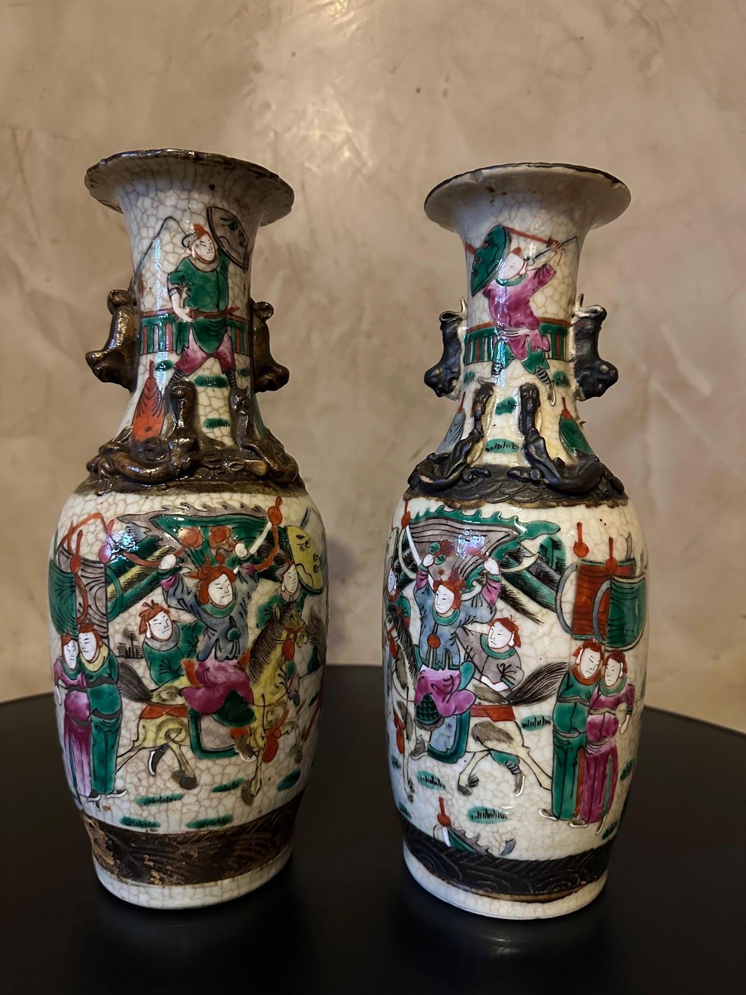 19th century Chinese Nankin Porcelain Pair of Vases In Good Condition For Sale In LEGNY, FR