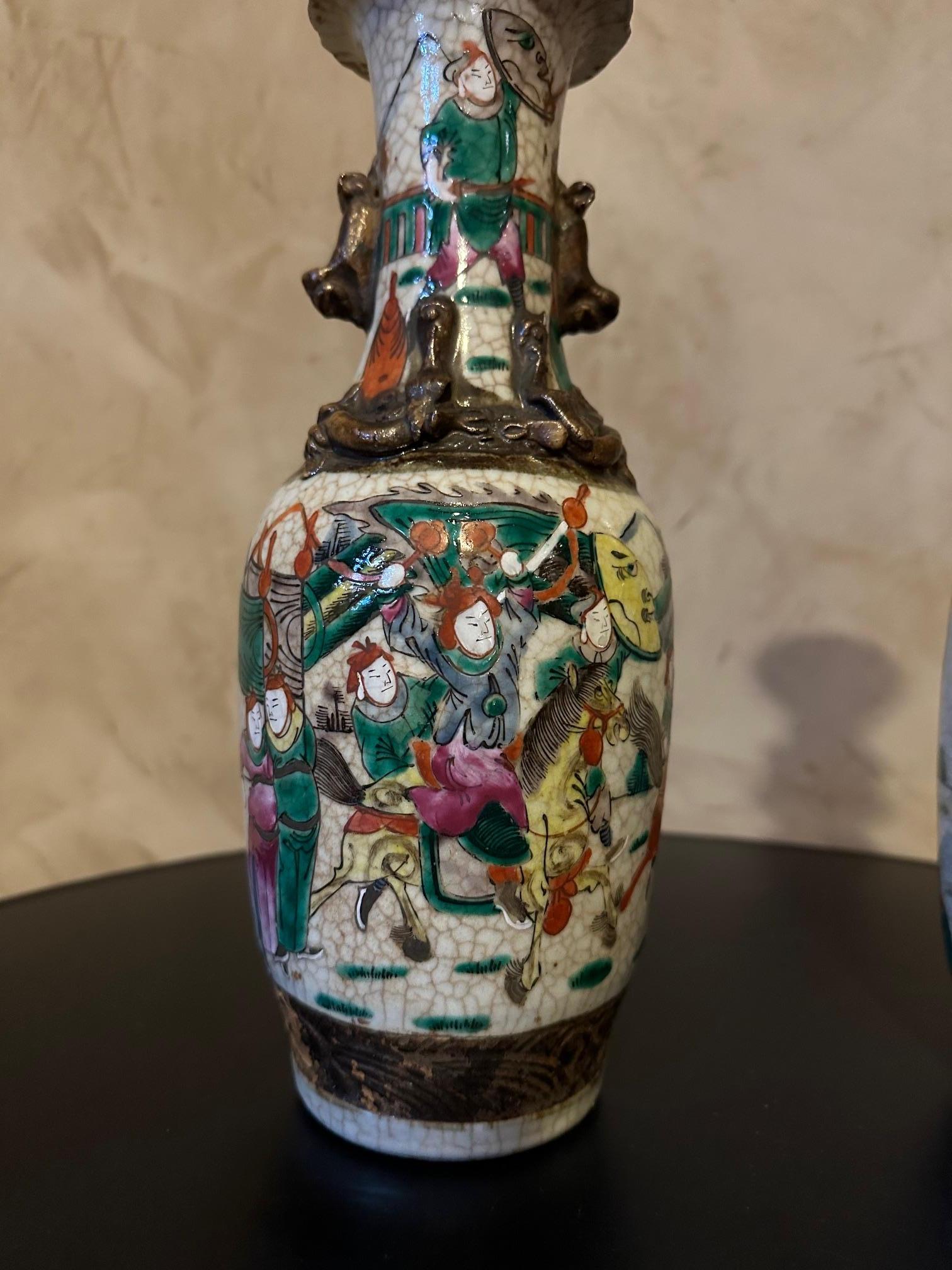 19th century Chinese Nankin Porcelain Pair of Vases For Sale 3