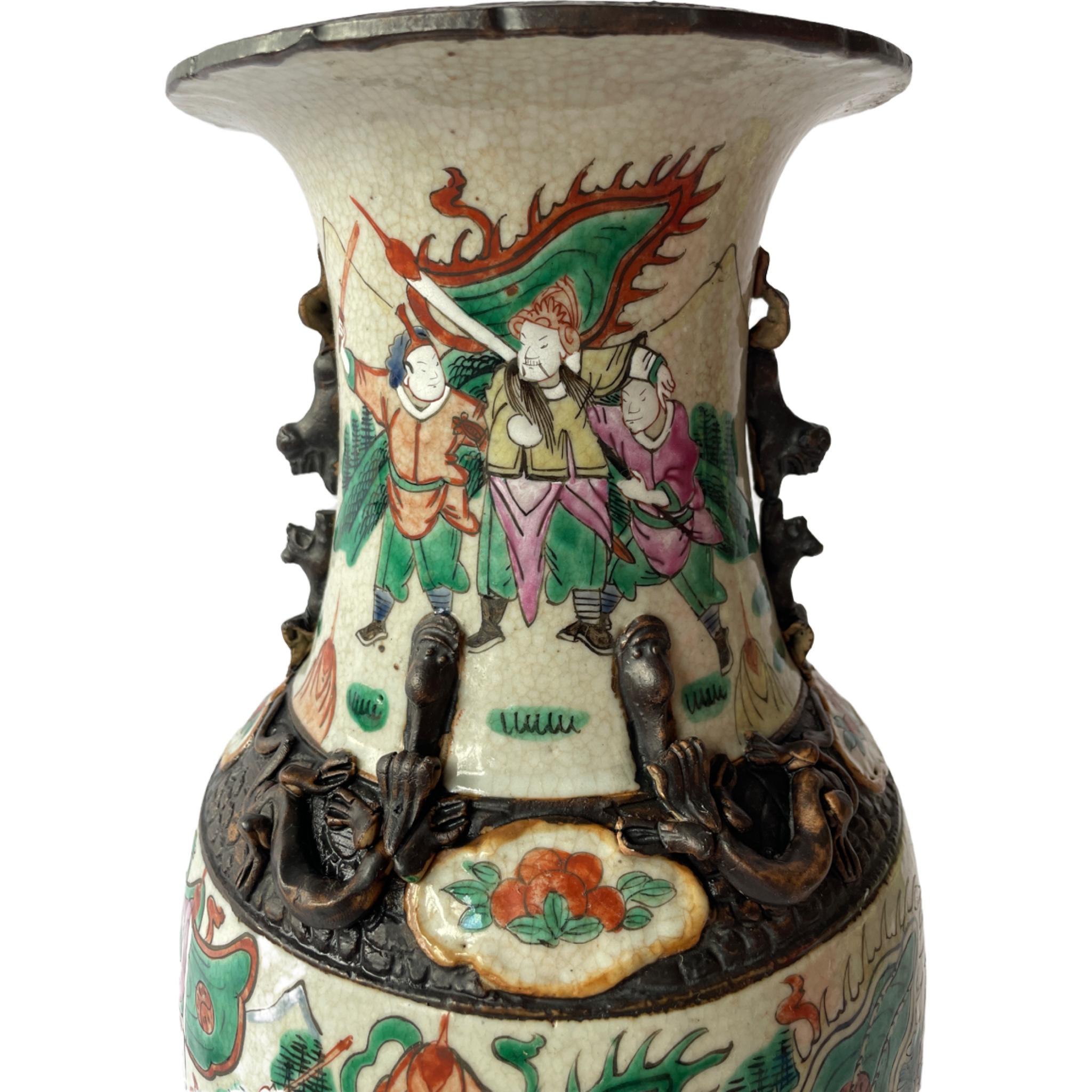 Chinesische Nankin-Porzellanvase aus dem 19. Jahrhundert (Chinesischer Export) im Angebot