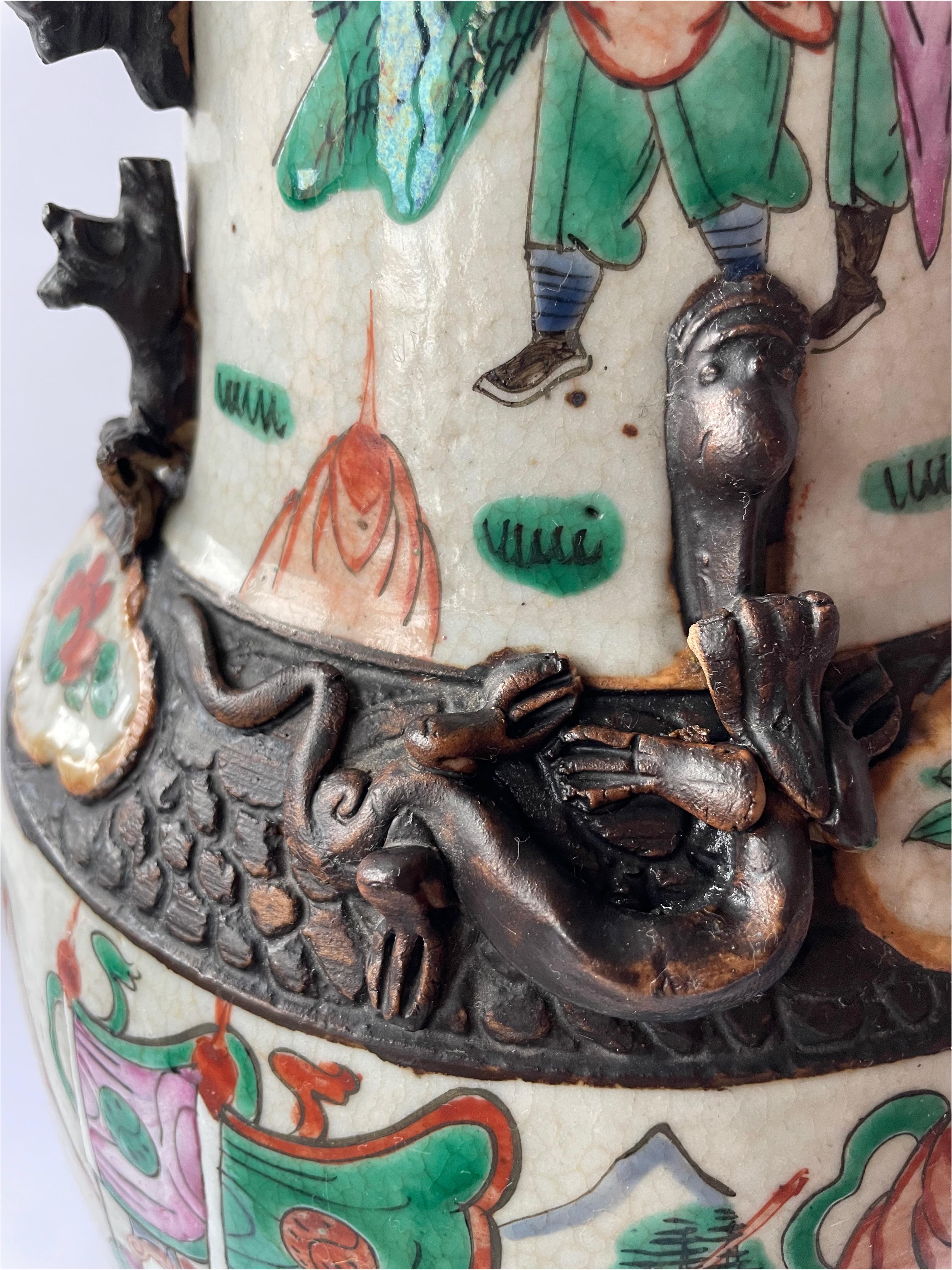 Chinesische Nankin-Porzellanvase aus dem 19. Jahrhundert im Zustand „Gut“ im Angebot in Ixelles, BE