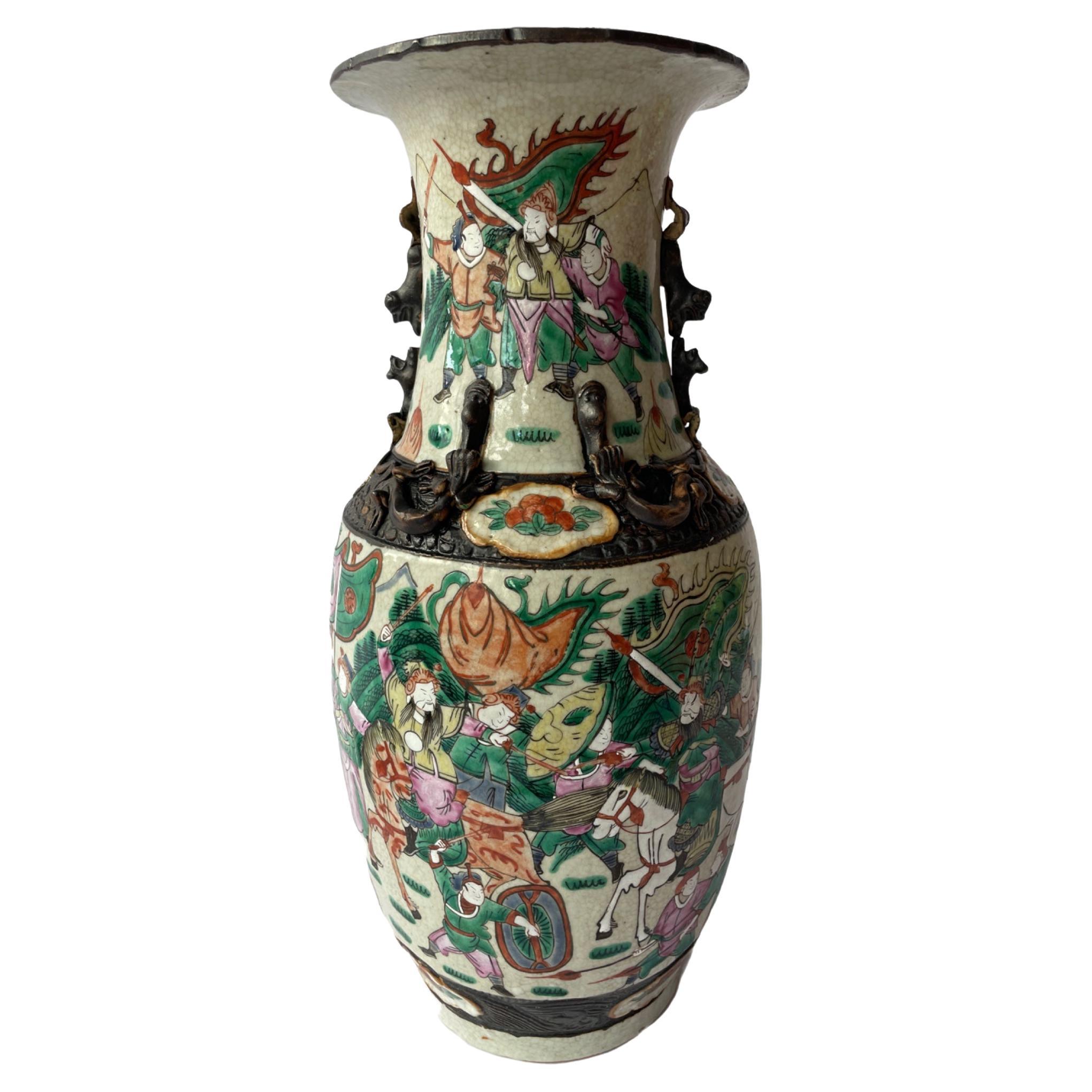 Chinesische Nankin-Porzellanvase aus dem 19. Jahrhundert im Angebot