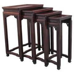 Chinesisches Set aus vier Tischen aus dem 19. Jahrhundert