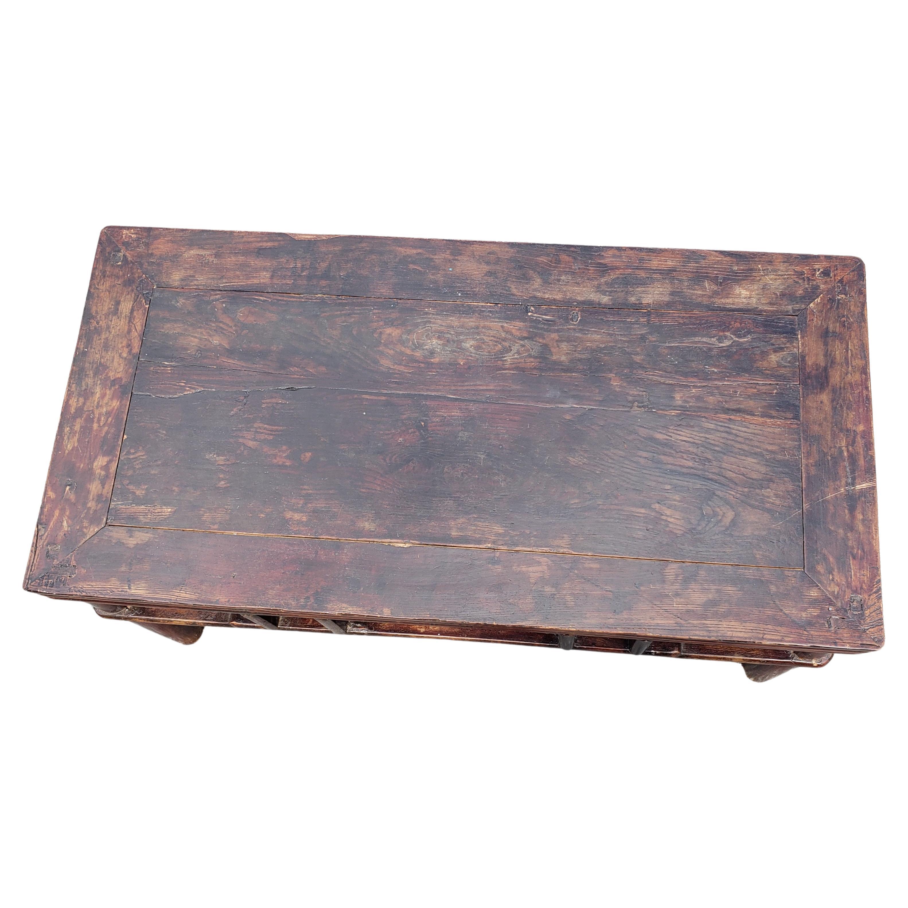 19th Century Chinese Qing Pagoda Style Elm Coffee Cocktail Table For Sale 5