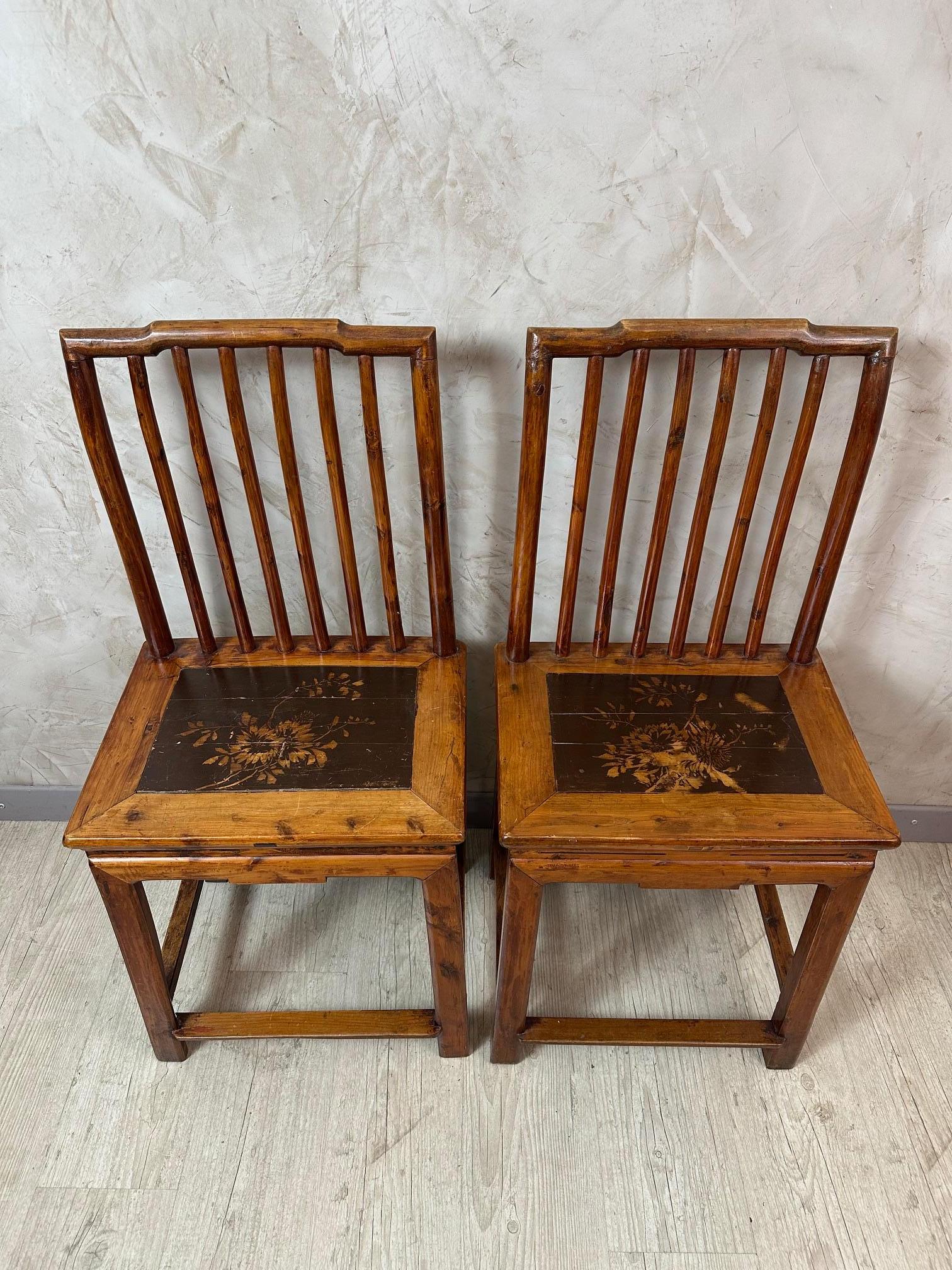 Chinois Paire de chaises chinoises du 19ème siècle en orme laqué, années 1890 en vente