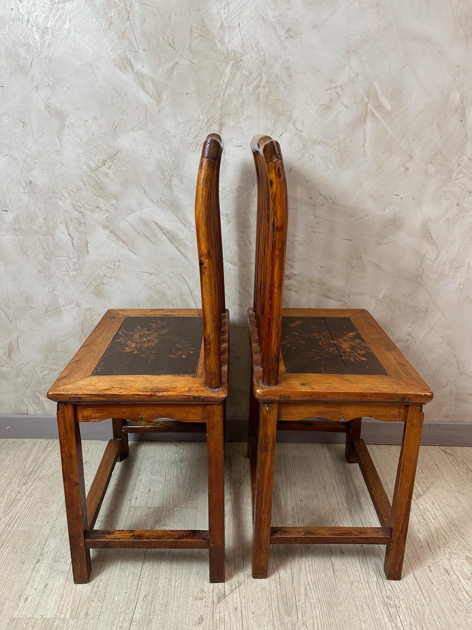 Paire de chaises chinoises du 19ème siècle en orme laqué, années 1890 en vente 1