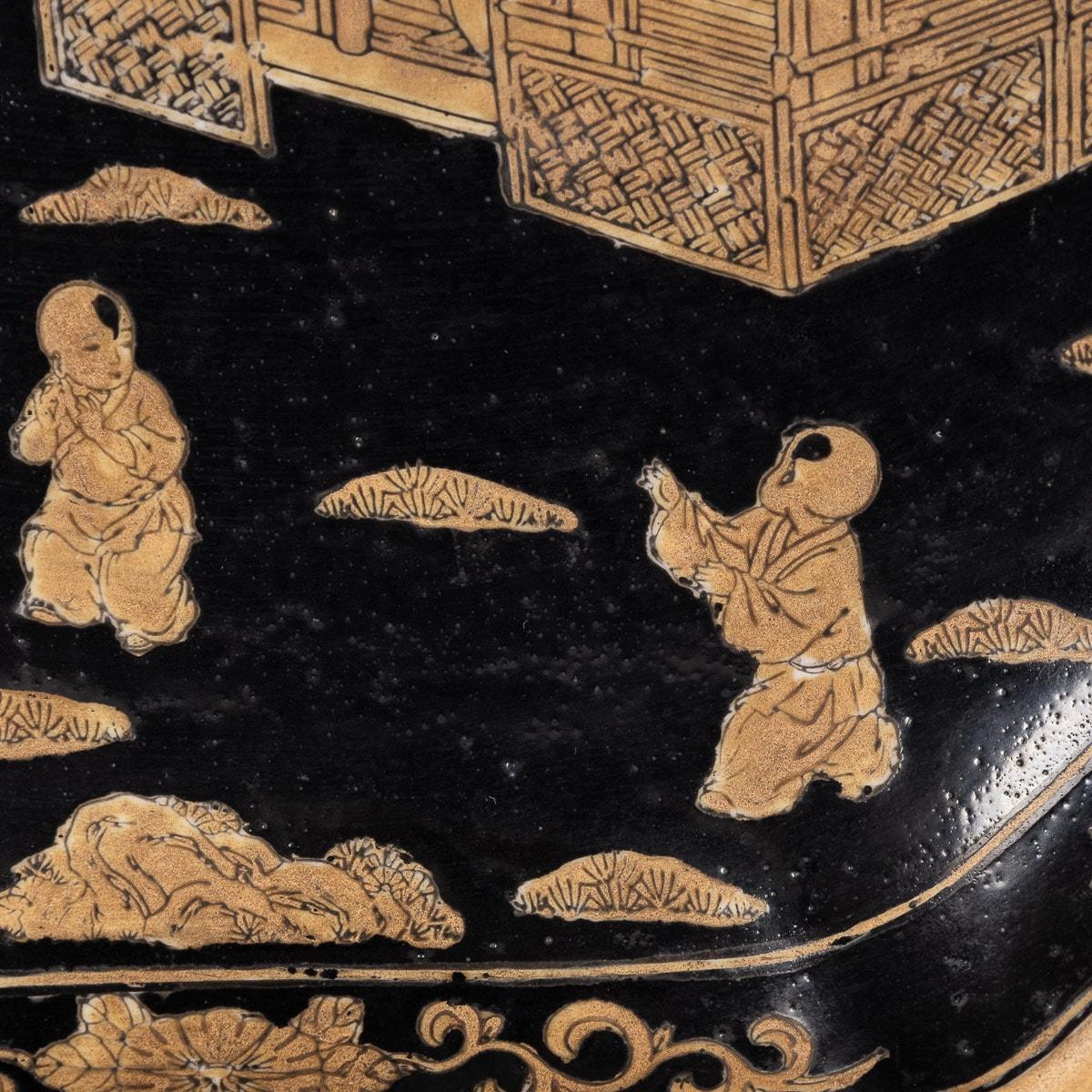 Paire de plats chinois en porcelaine polychrome du 19ème siècle, vers 1850 en vente 12