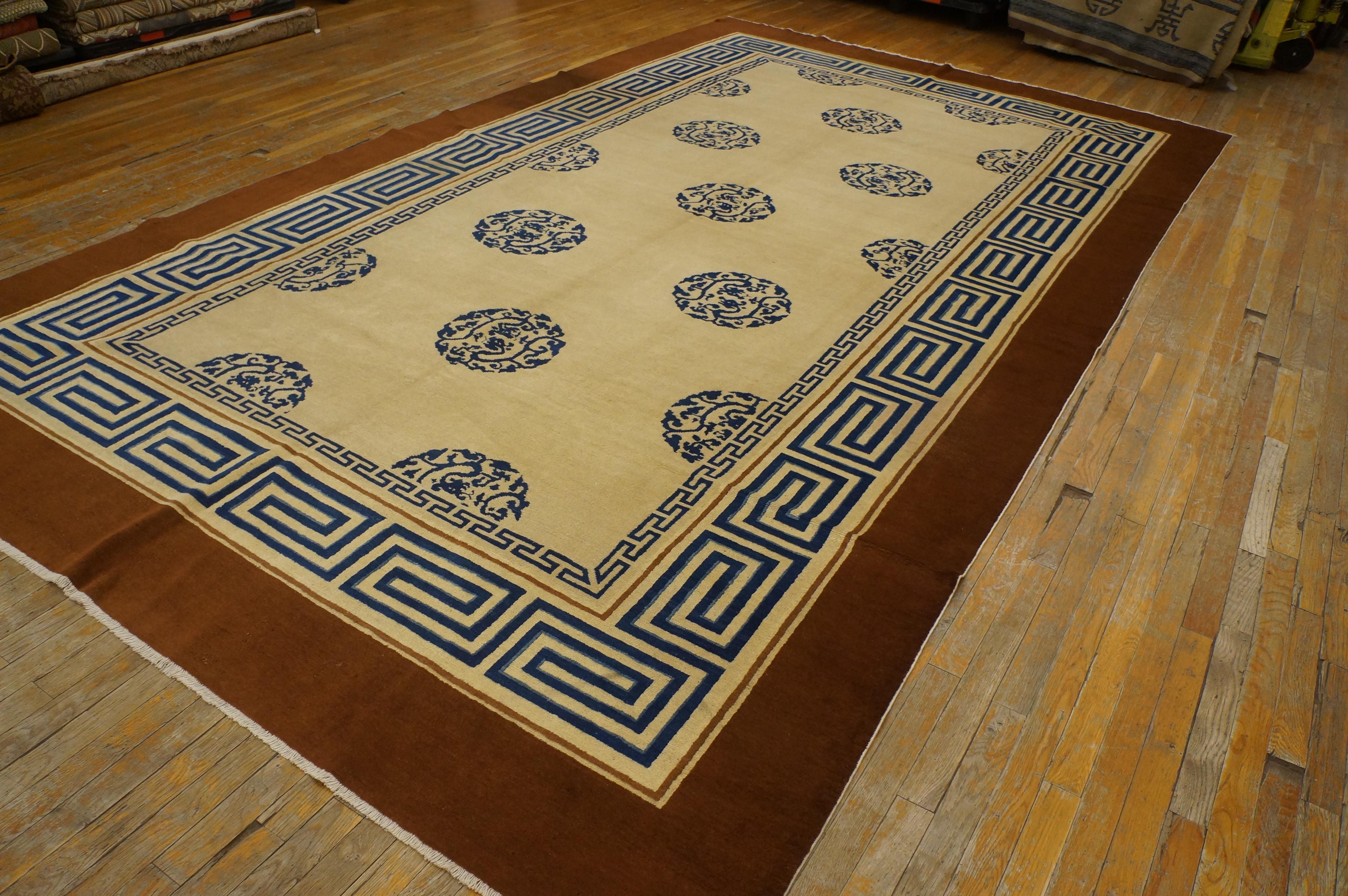 Antiker chinesischer Peking-Teppich aus dem Jahr 1870 
Maße: 8' x 13'6