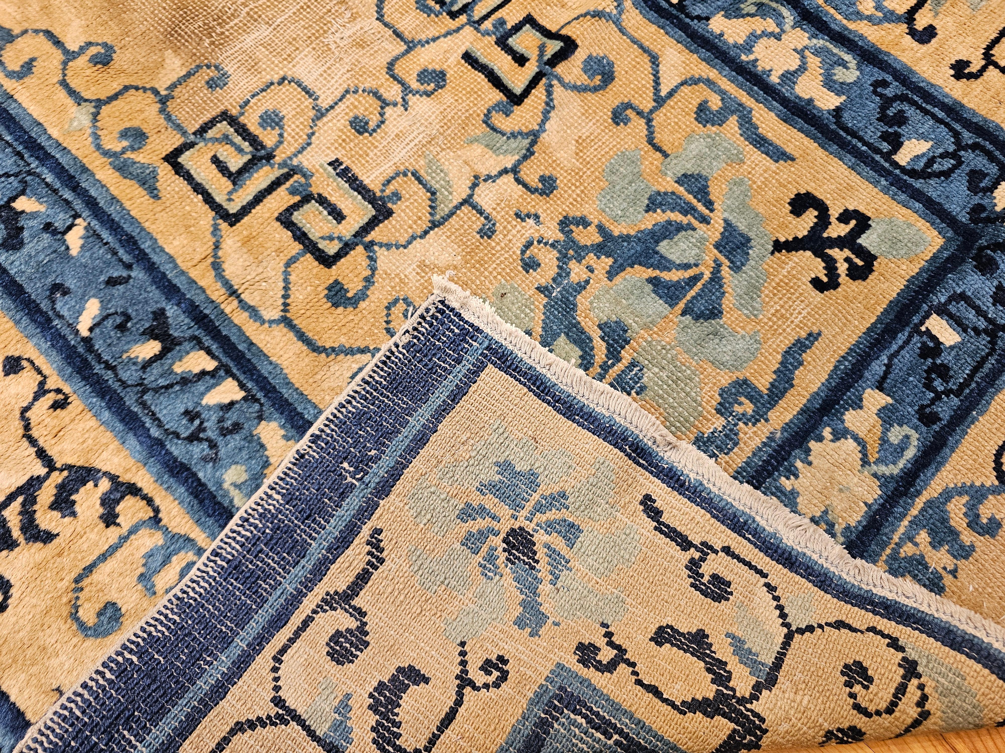 Tapis de couloir Pékin du 19e siècle avec terrain ouvert en ivoire, bleu marine, bleu, vert en vente 5