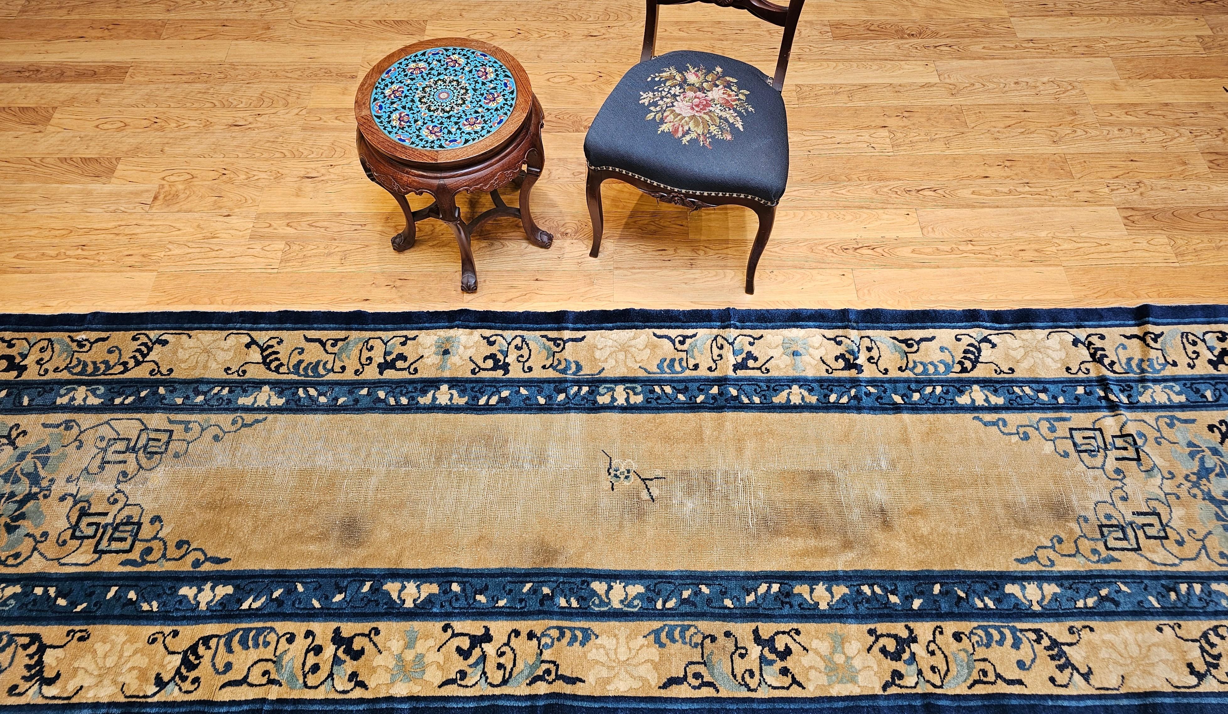 Tapis de couloir Pékin du 19e siècle avec terrain ouvert en ivoire, bleu marine, bleu, vert en vente 10