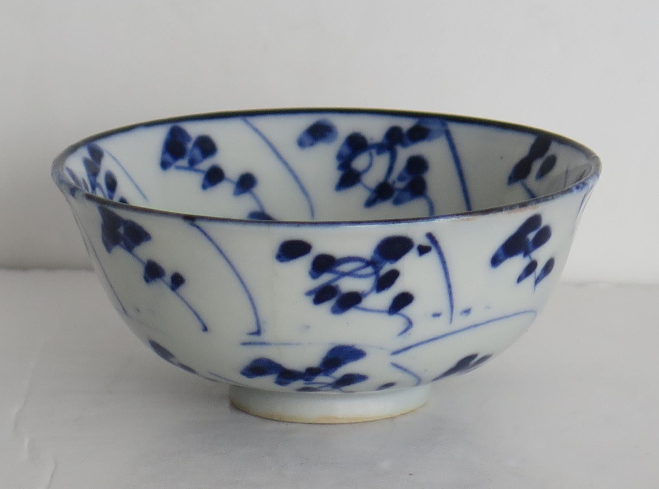 Chinesische blau-weiße Teeschale aus Porzellan des 19. Jahrhunderts Tek Sing Schiffswreck, ca. 1820 (Qing-Dynastie) im Angebot