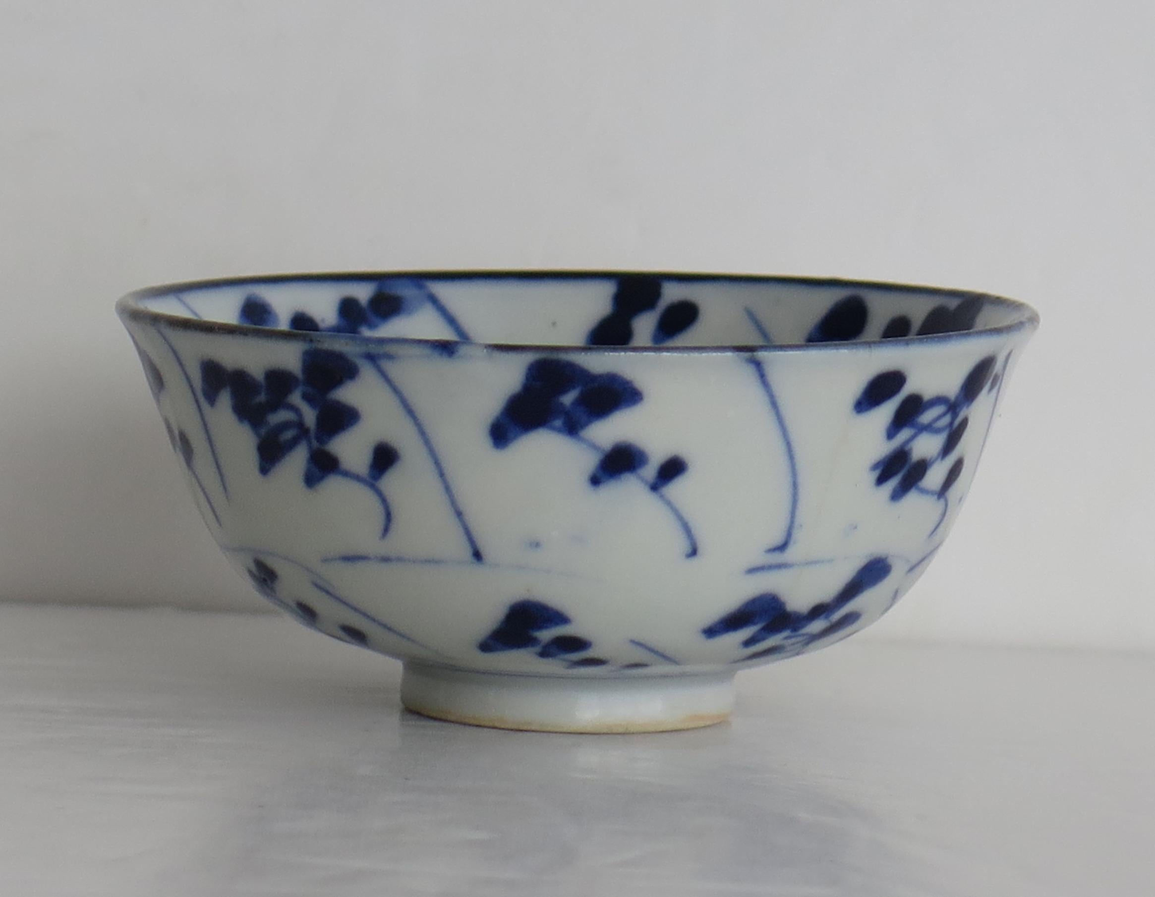 19th Century Chinese Porcelain Blue & White Tea Bowl Tek Sing Shipwreck, Ca 1820 In Good Condition For Sale In Lincoln, Lincolnshire