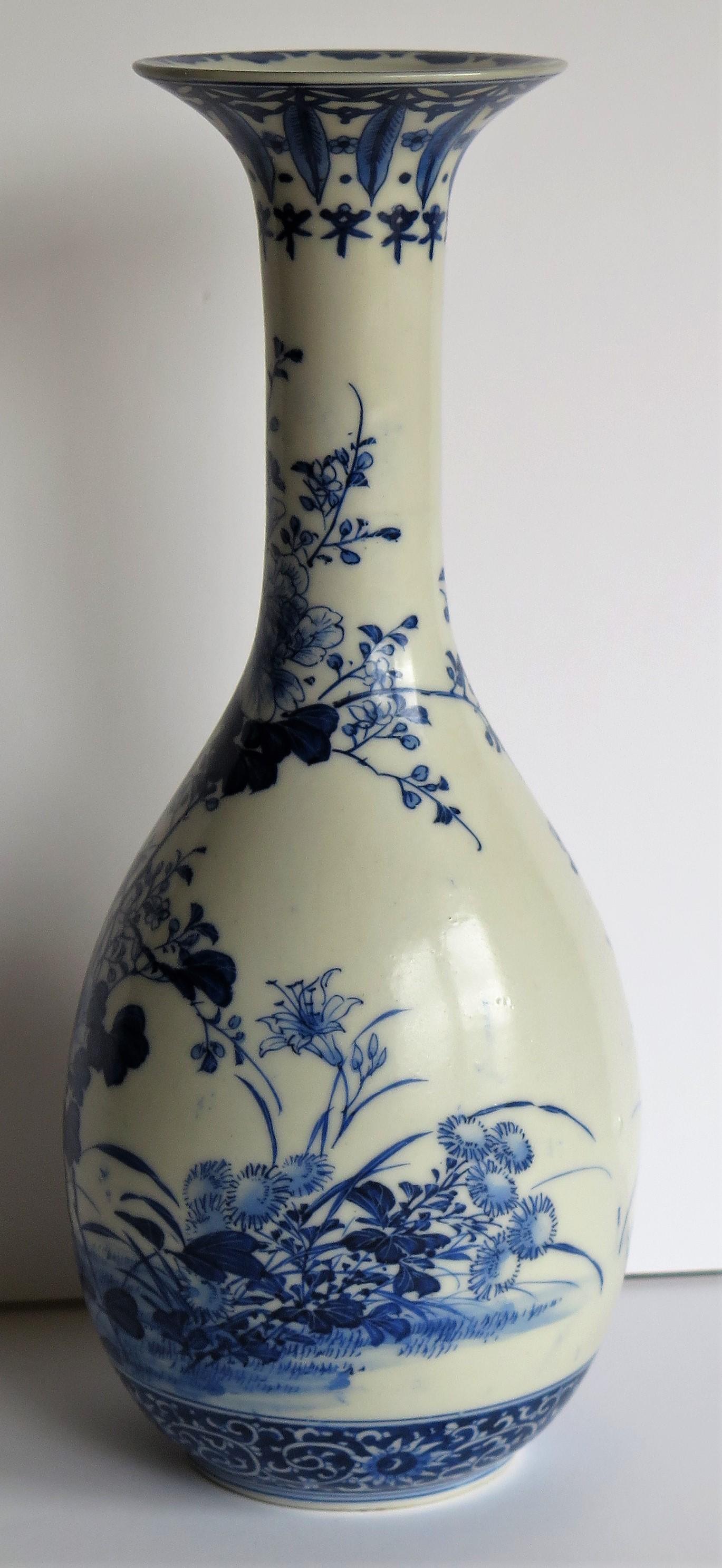 19th C Qing Chinese Porcelain Bottle Vase Blue and White Finely Hand Painted 1