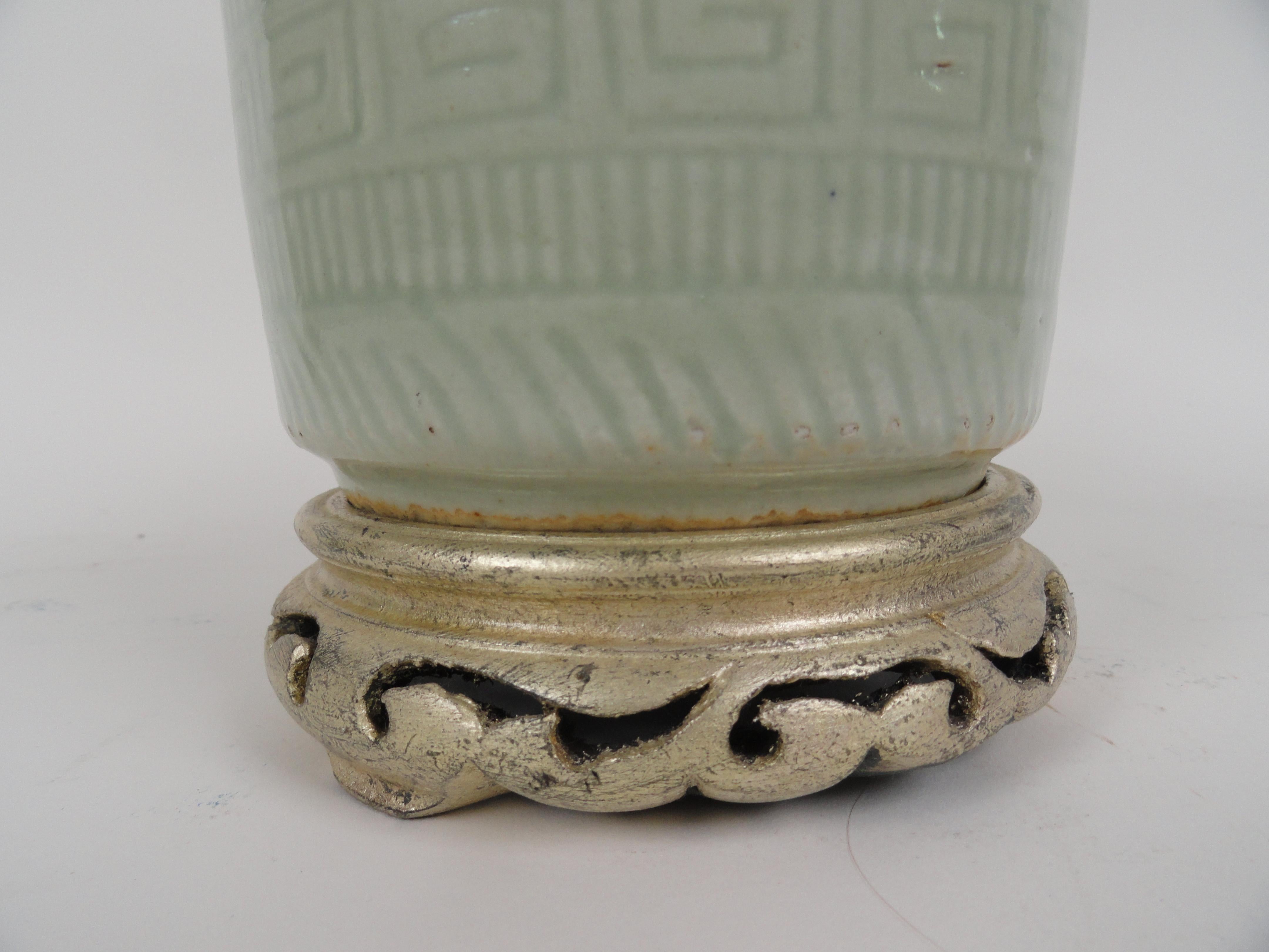 19th Century Chinese Porcelain Brush Pot For Sale 1