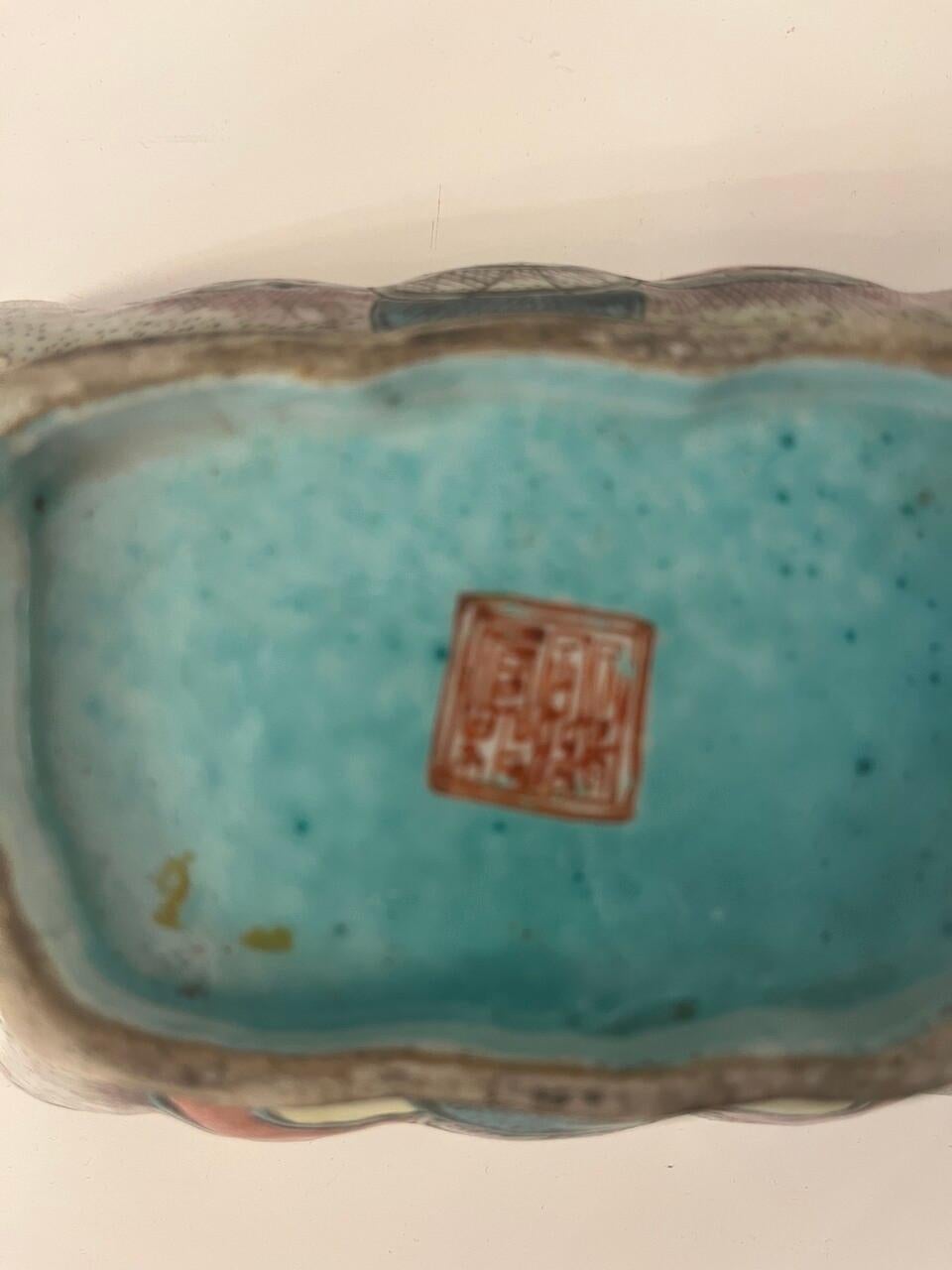Chinesische Schmetterlingsschale aus Porzellan des 19. Jahrhunderts im Angebot 2