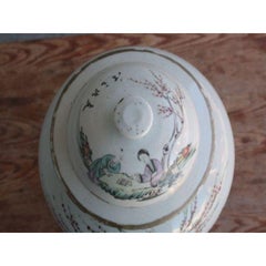 19th Century Chinese Porcelain Covered Pot