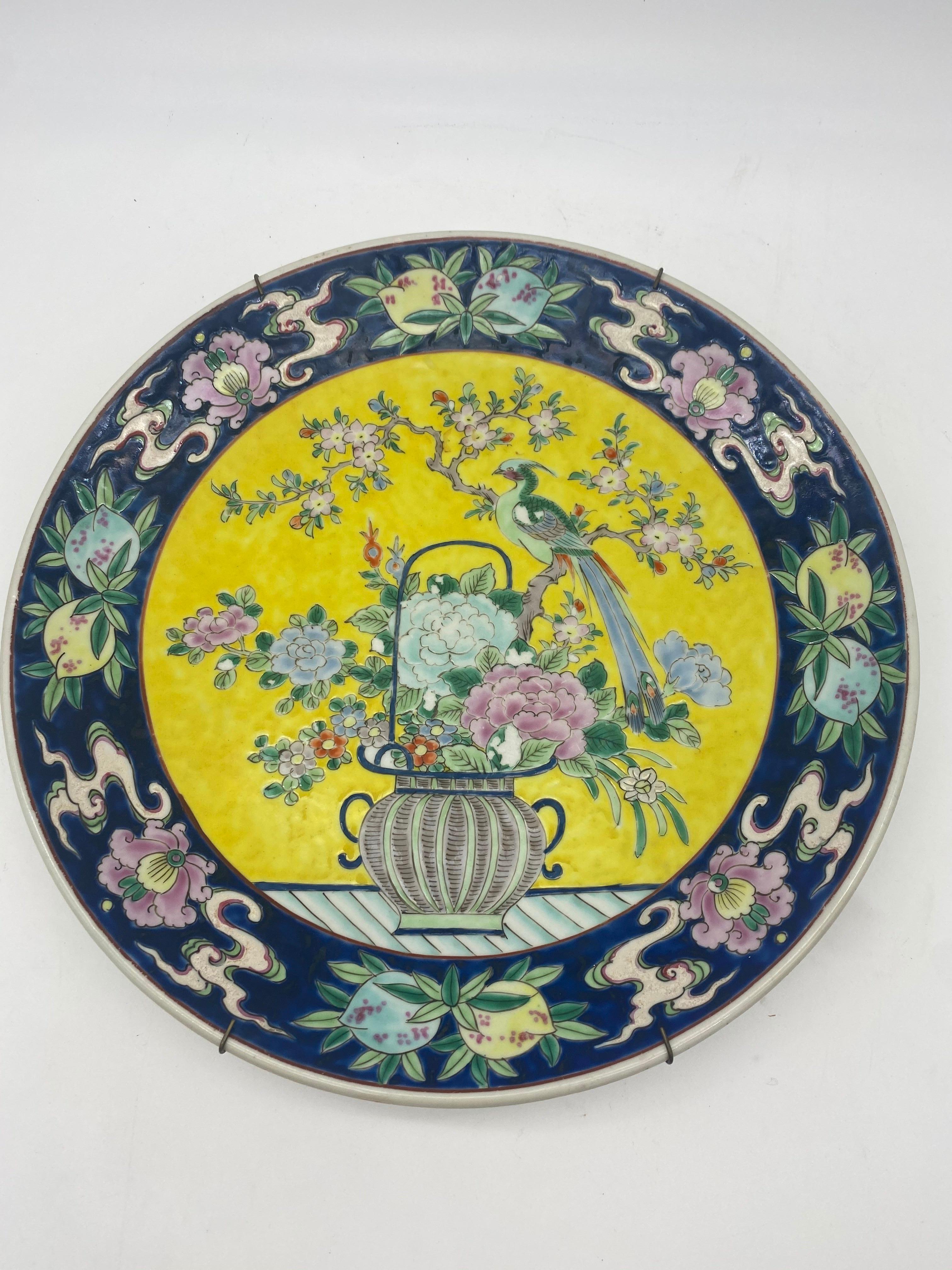 19th century Chinese porcelain dish with beautiful hand painted. Diameter 12.4 inch, with a mark.