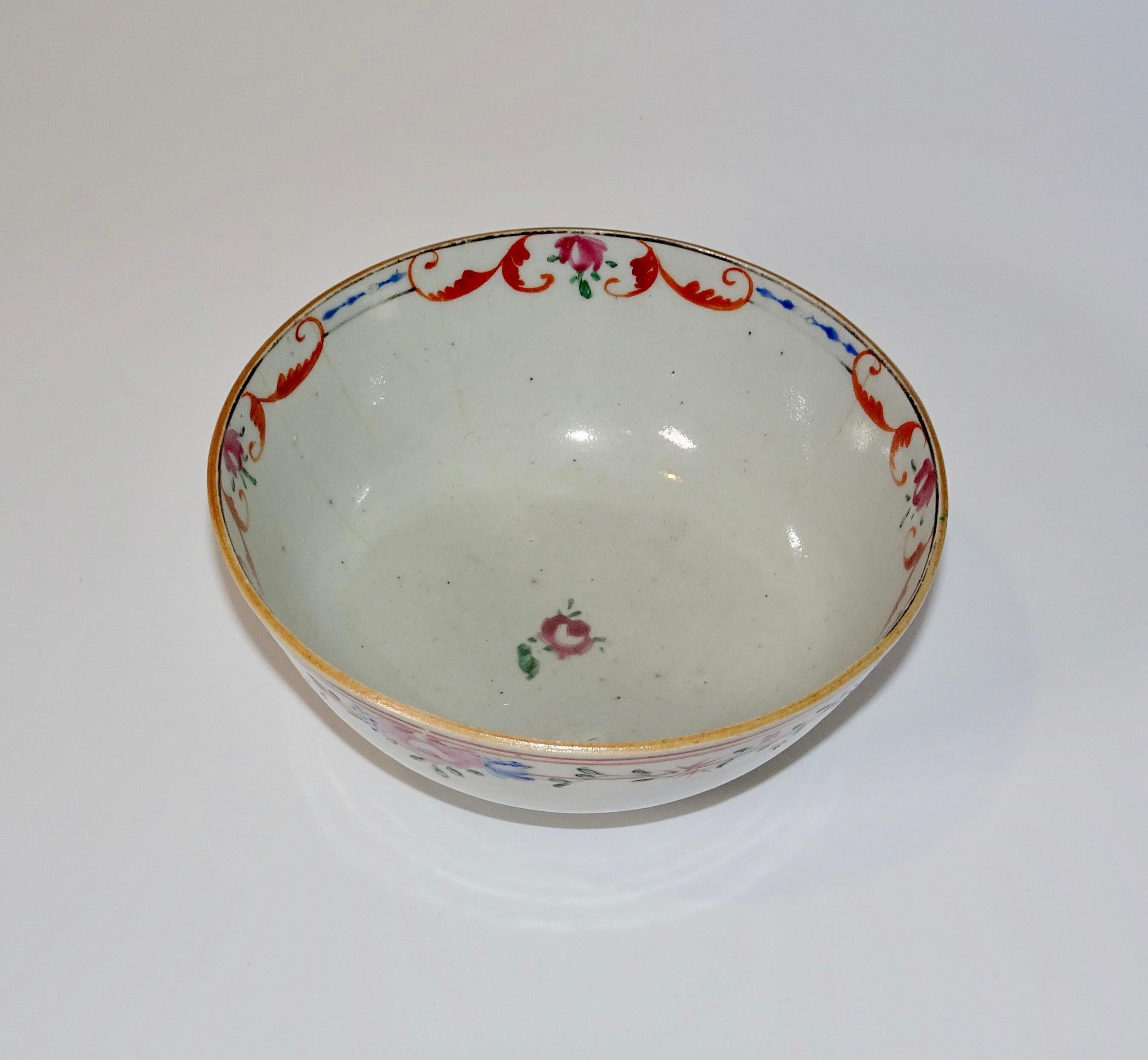 19th Century Chinese Porcelain Export Bowl with Floral Decoration In Good Condition For Sale In Nashville, TN