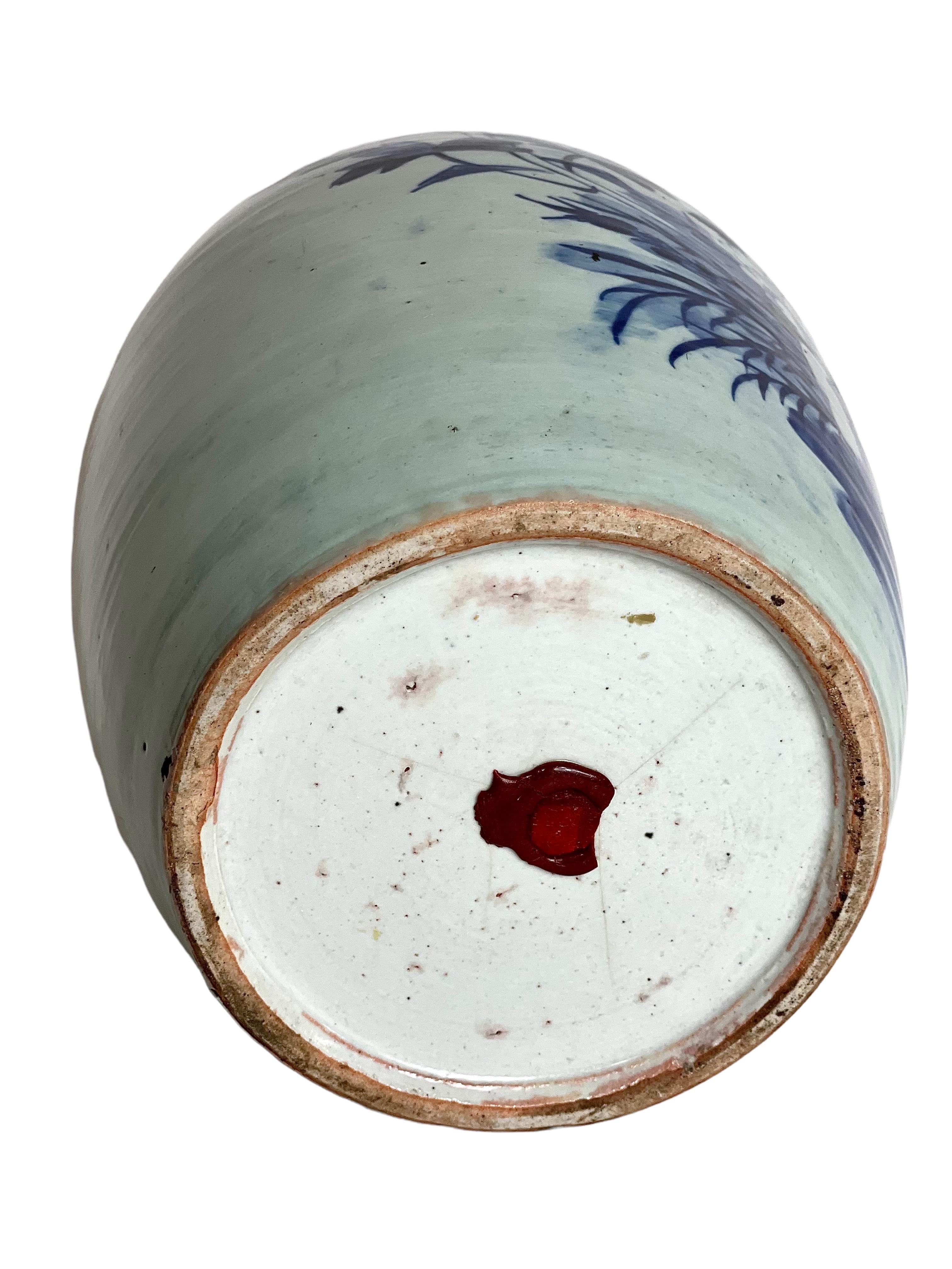 Hand-Painted Early 20th Century Chinese Porcelain Ginger Jar with its Lid
