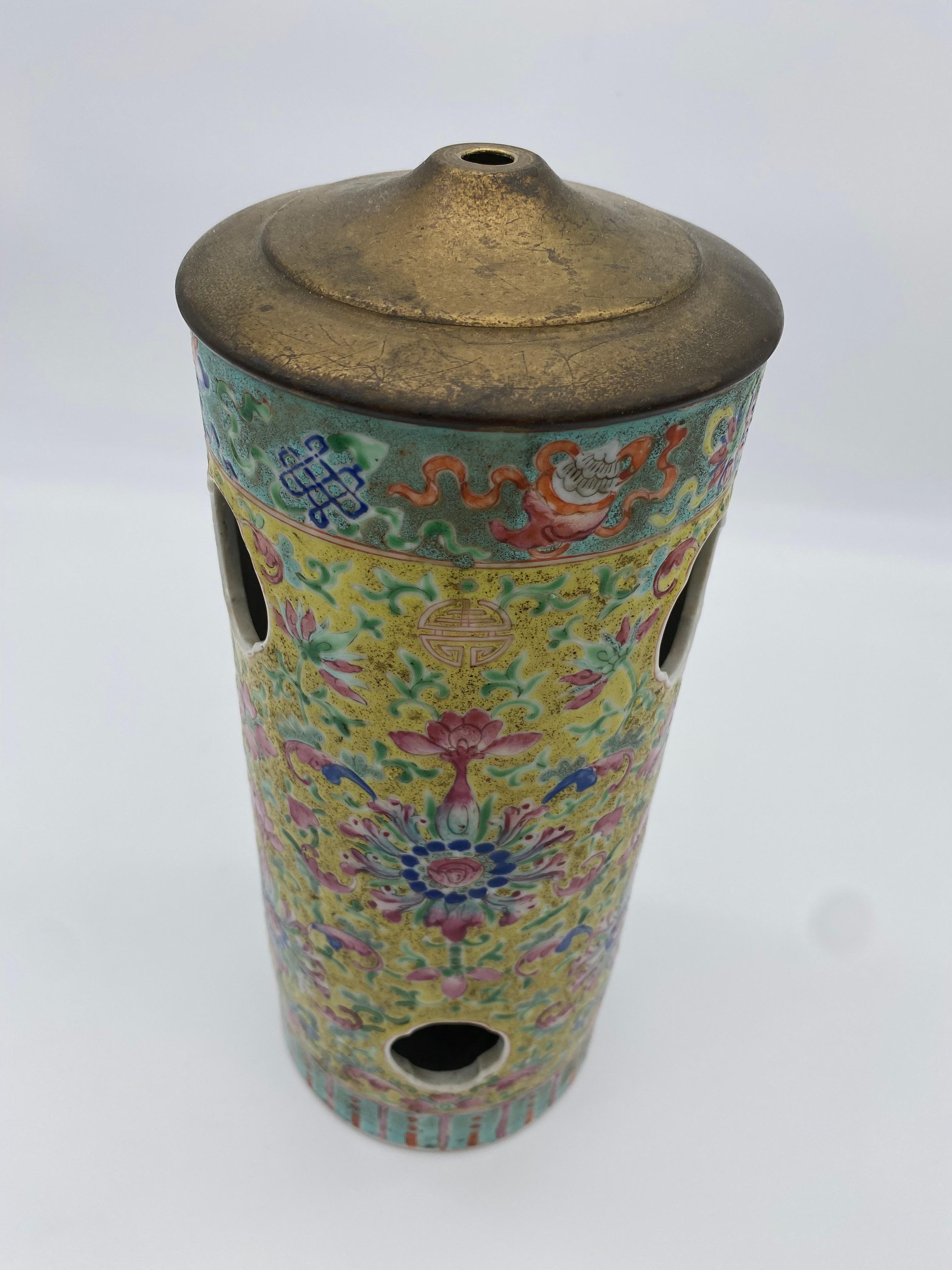 Qing 19th Century Chinese Porcelain Hat Stand For Sale