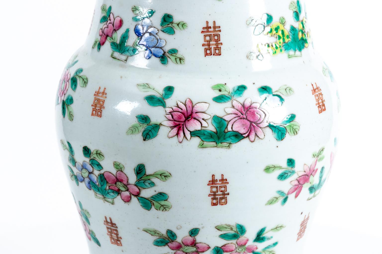 19th Century Chinese Porcelain Multi-Color Vase In Good Condition For Sale In Stamford, CT