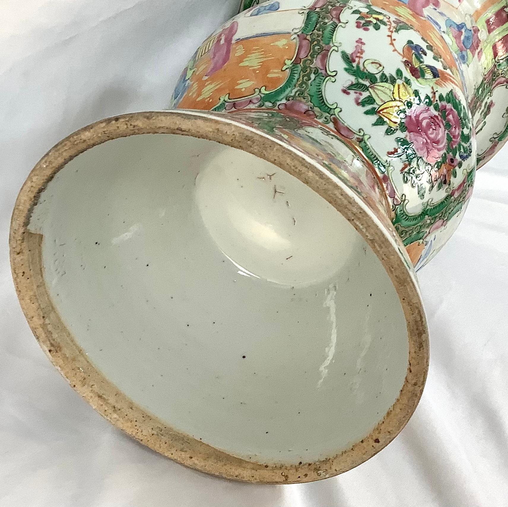 Rosenmedaillon-Vase aus chinesischem Porzellan des 19. Jahrhunderts im Angebot 2