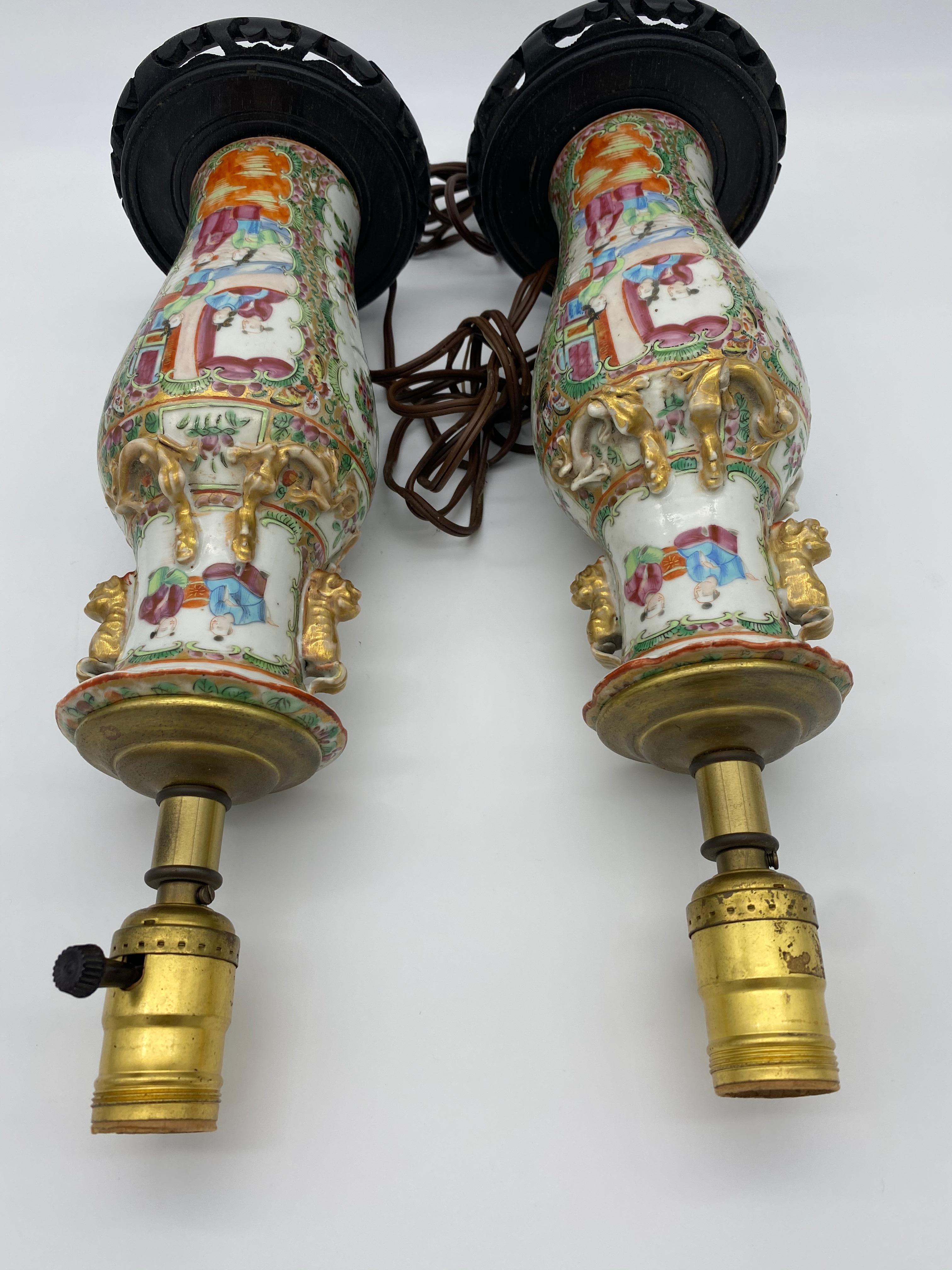 Chinois Lampe à vase en porcelaine chinoise du 19e siècle en vente