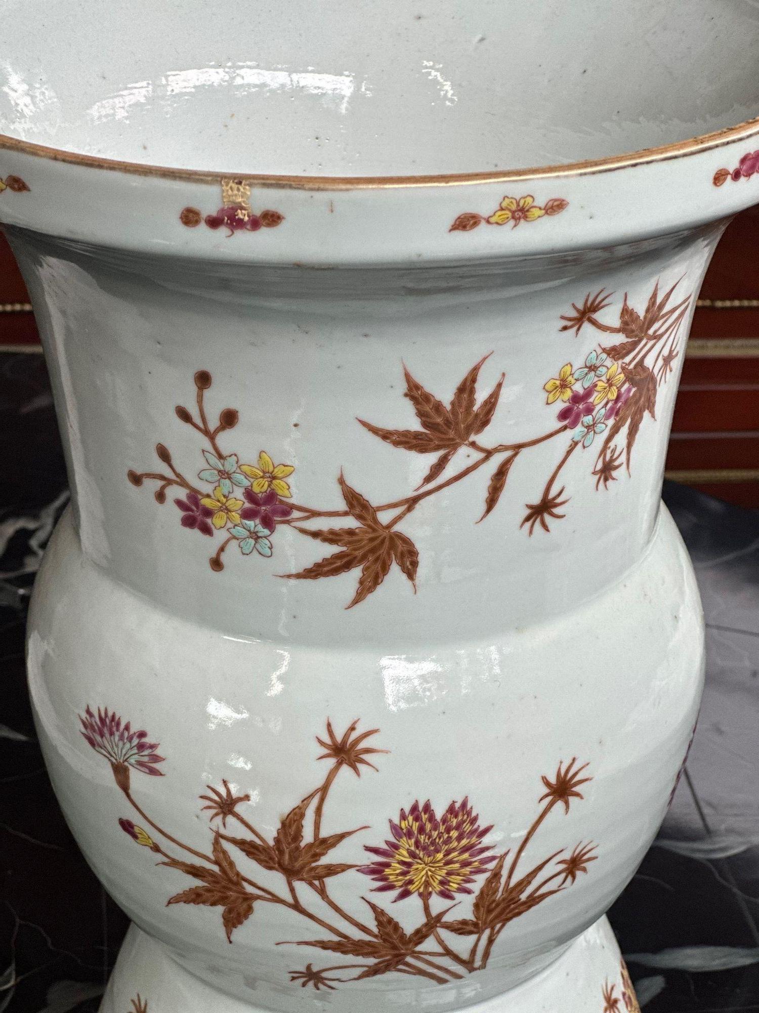 19th Century Chinese Porcelain Vase with Botanical Details In Good Condition For Sale In Los Angeles, CA