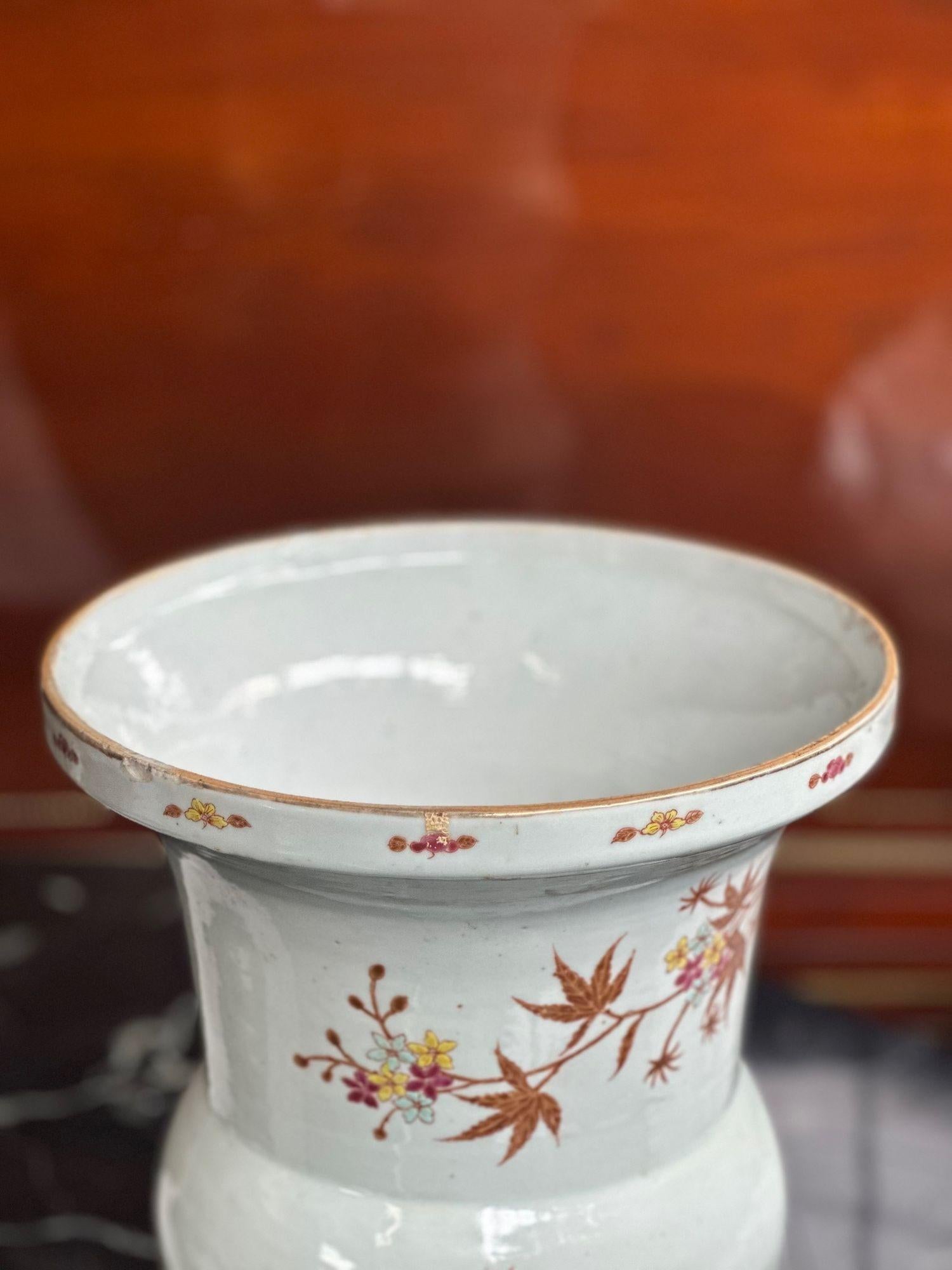 19th Century Chinese Porcelain Vase with Botanical Details For Sale 2