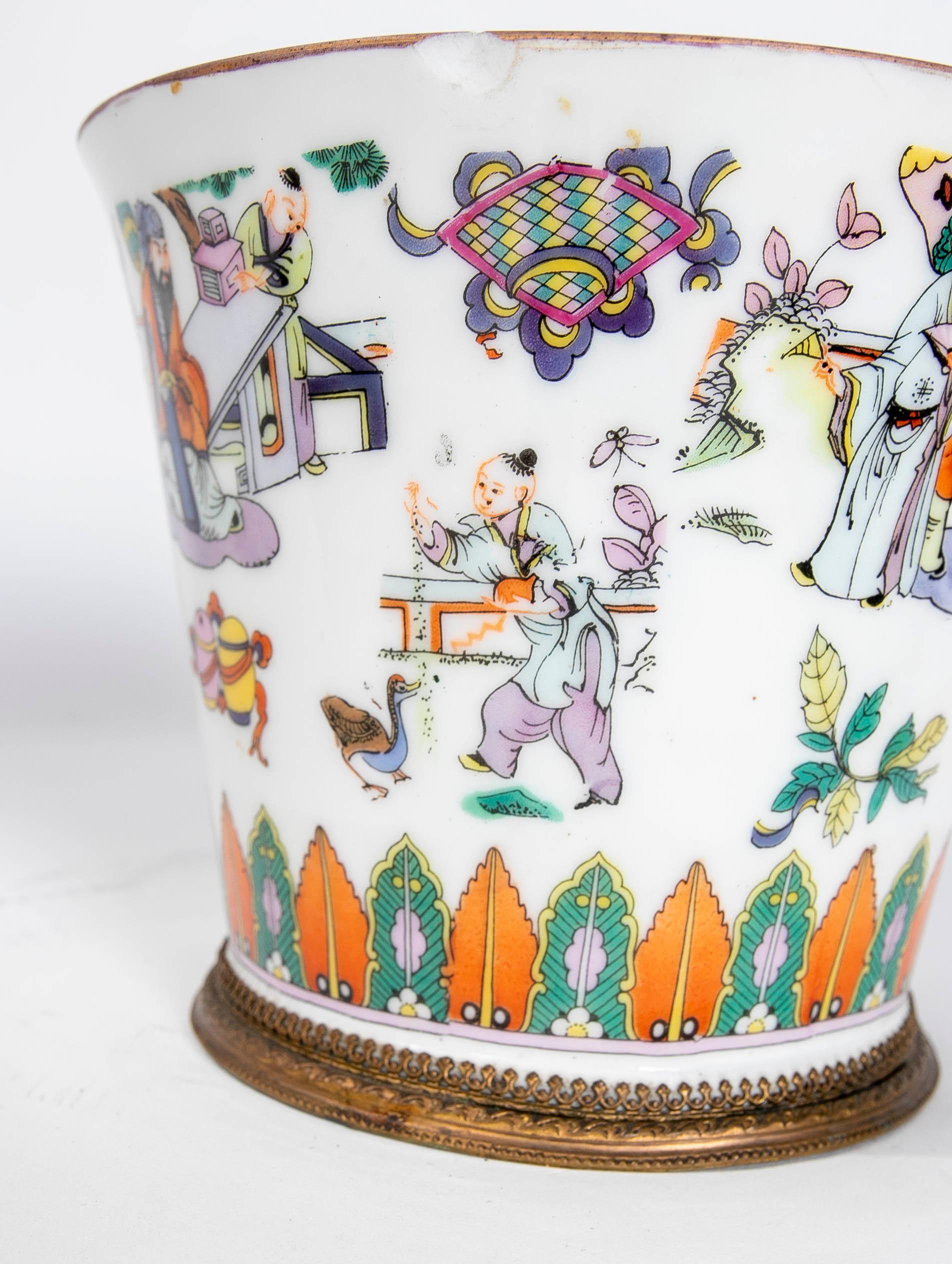 19th Century Chinese Porcelain Vase with Oriental Scenes 1