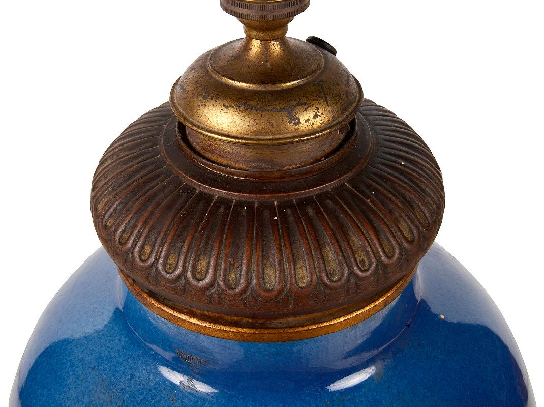 Exportation chinoise Vase / lampe chinoise bleu poudre du XIXe siècle en vente