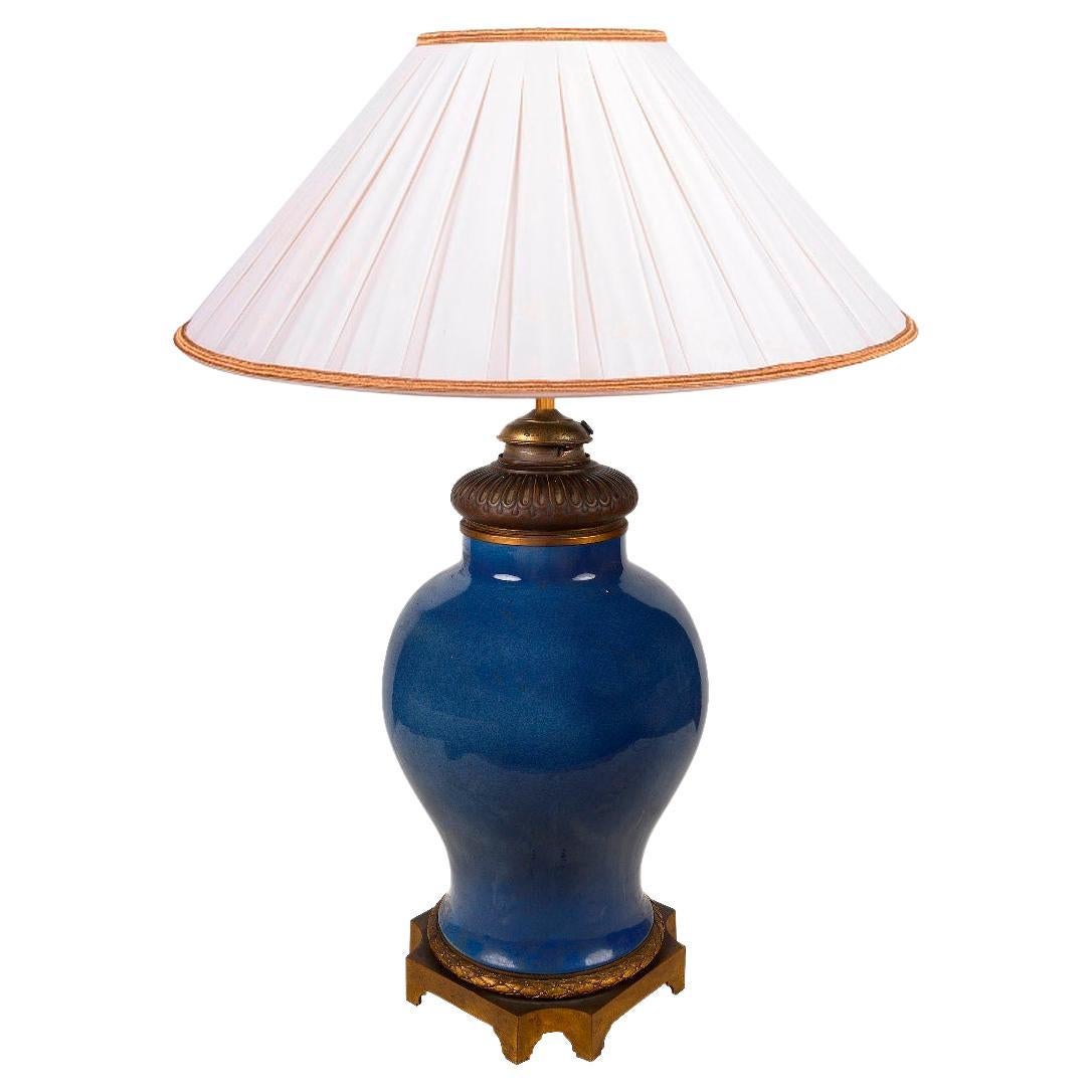Vase / lampe chinoise bleu poudre du XIXe siècle en vente