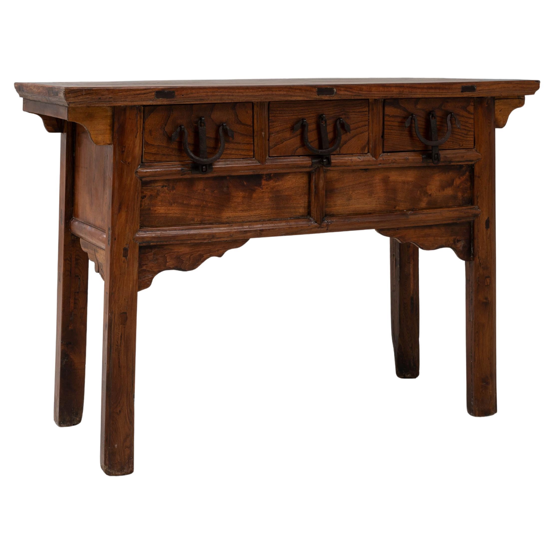 Console en bois provinciale chinoise du 19e siècle avec tiroirs