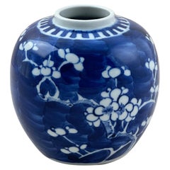 Pot à gingembre "Prunus" chinois du 19ème siècle en porcelaine bleue et blanche 