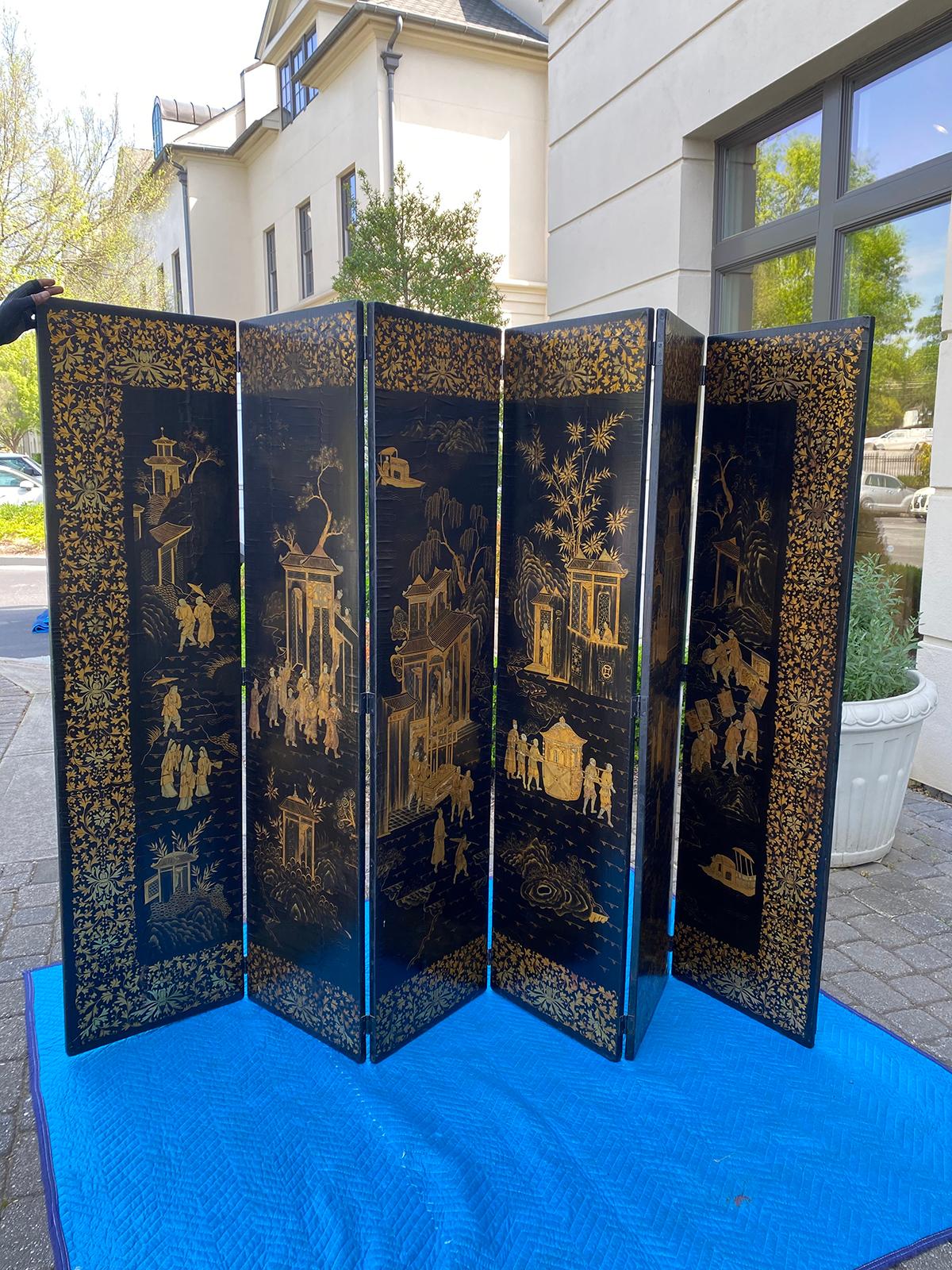 Wood 19th Century Chinese Qing Dynasty Gilt Lacquered Six Panel Screen For Sale