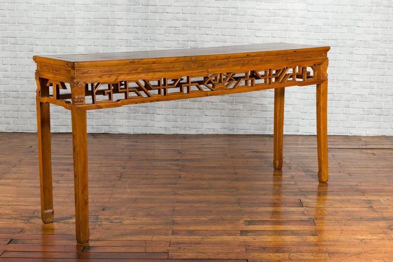 19th Century Chinese Qing Dynasty Period Altar Console Table with Carved Apron For Sale 7