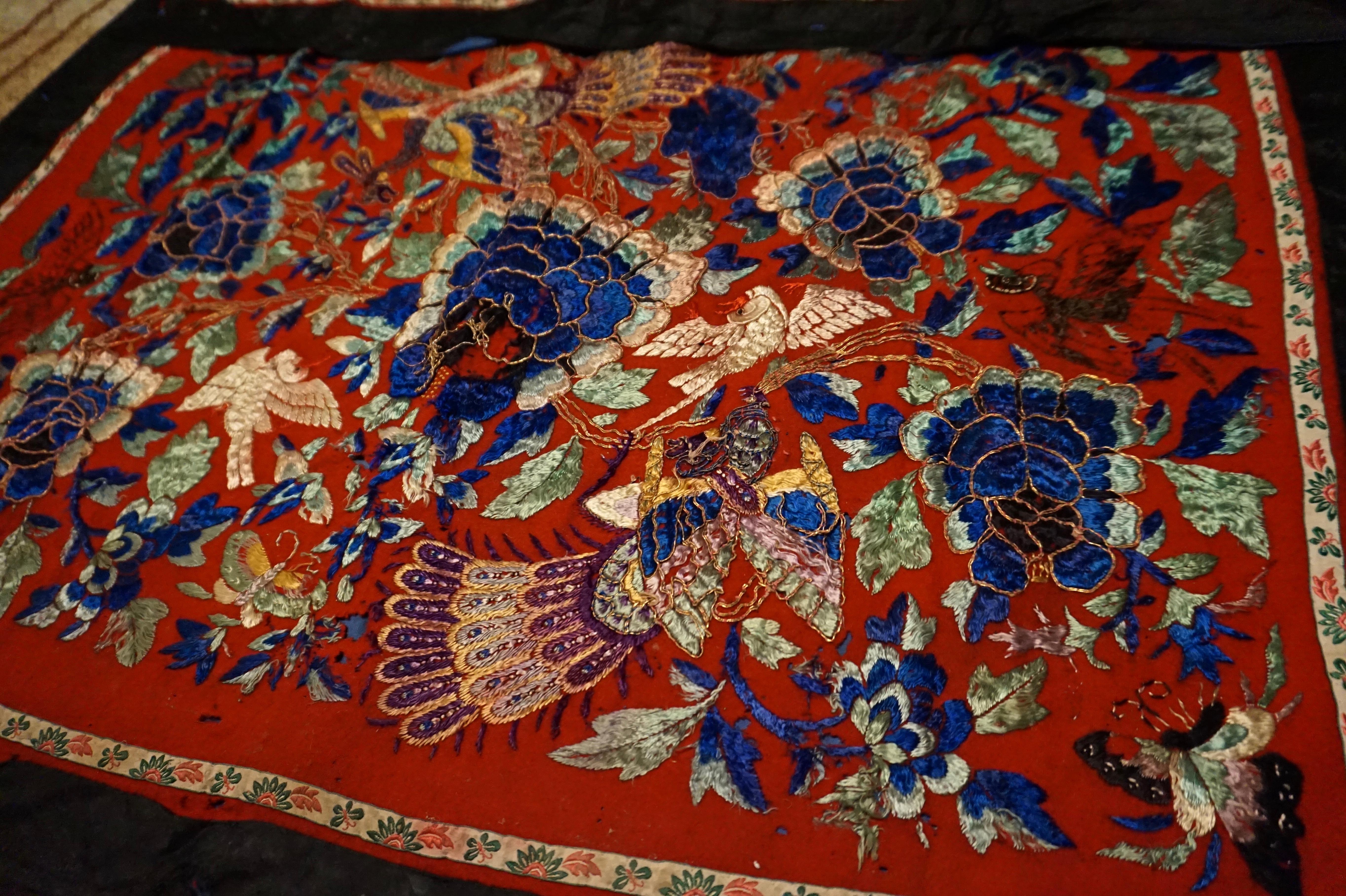 19th Century Chinese Qing Dynasty Silk Embroidery Altar Banner In Good Condition For Sale In Vancouver, British Columbia