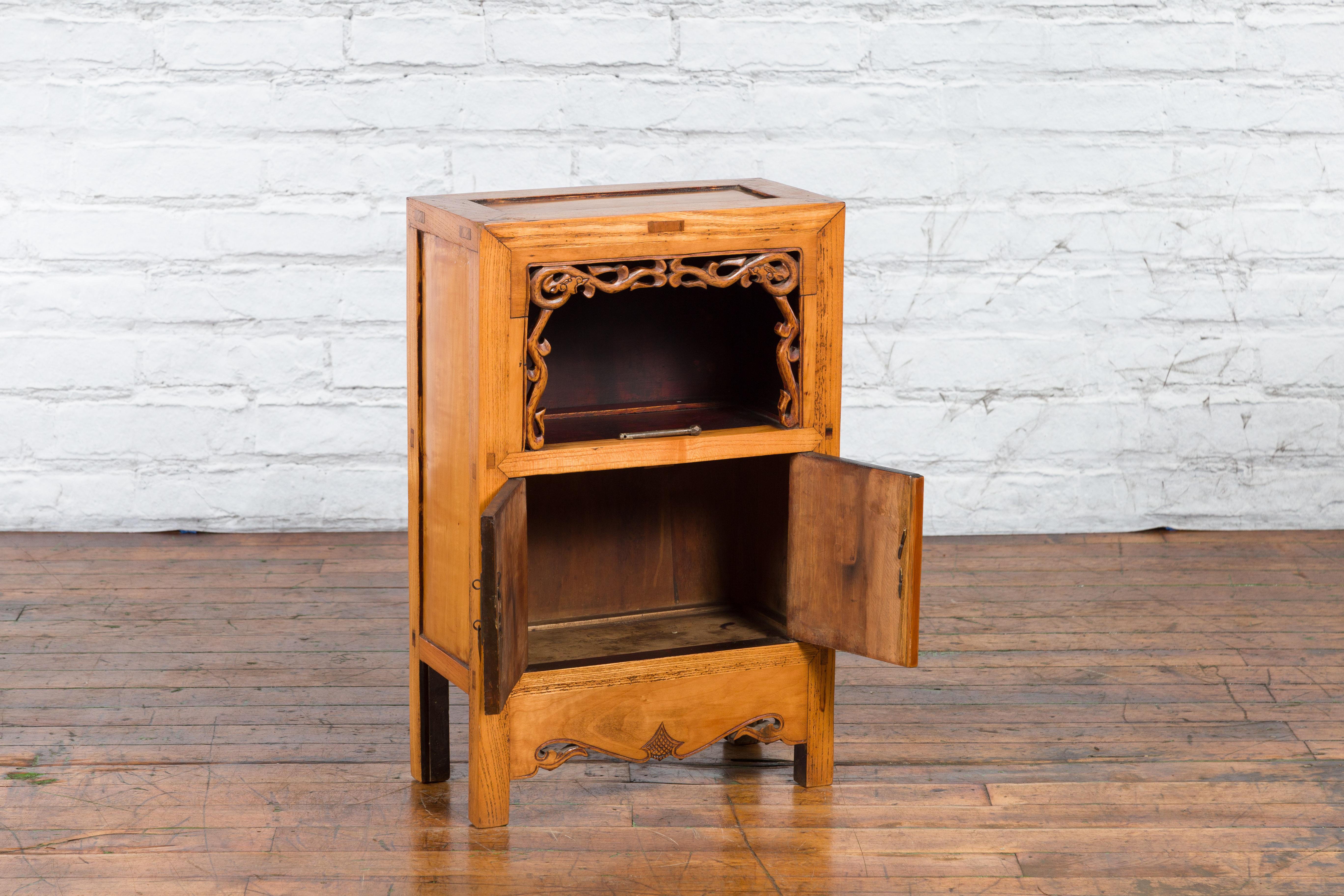 19th Century Chinese Qing Dynasty Small Cabinet with Carved Shelf and Apron For Sale 1