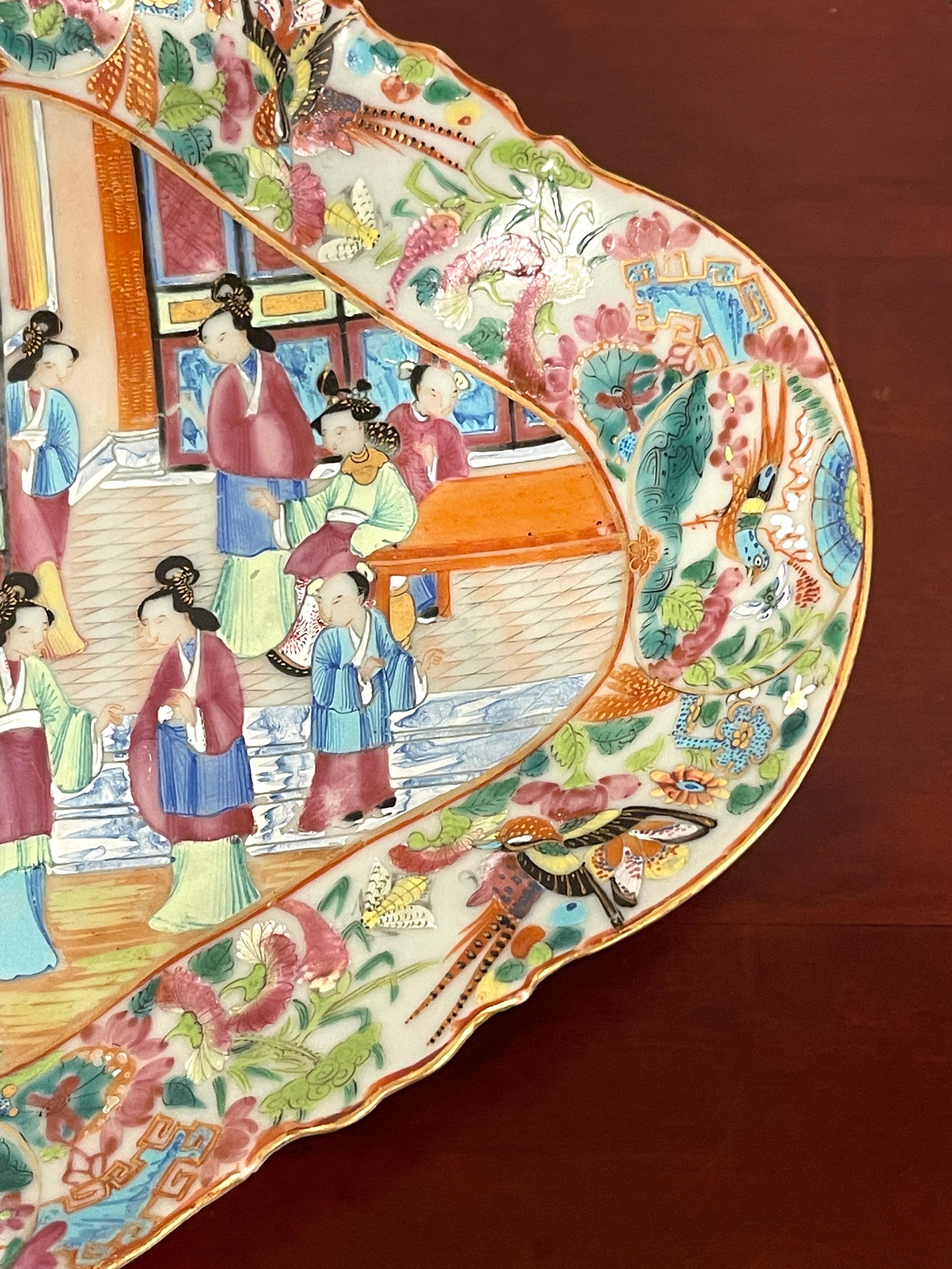 XIXe siècle Bol à fruits chinois du 19ème siècle à pied mandarin en forme de quadrilobe en rose, vers 1850 en vente